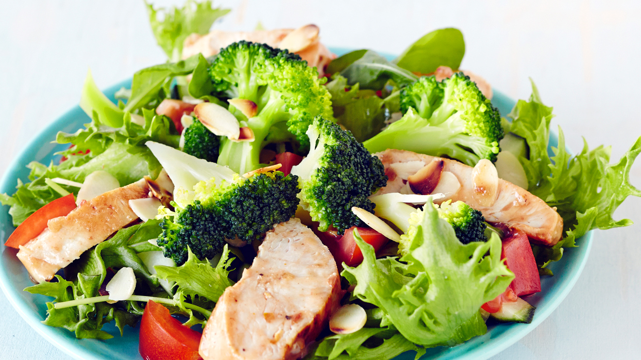 Broileri-parsakaalisalaatti