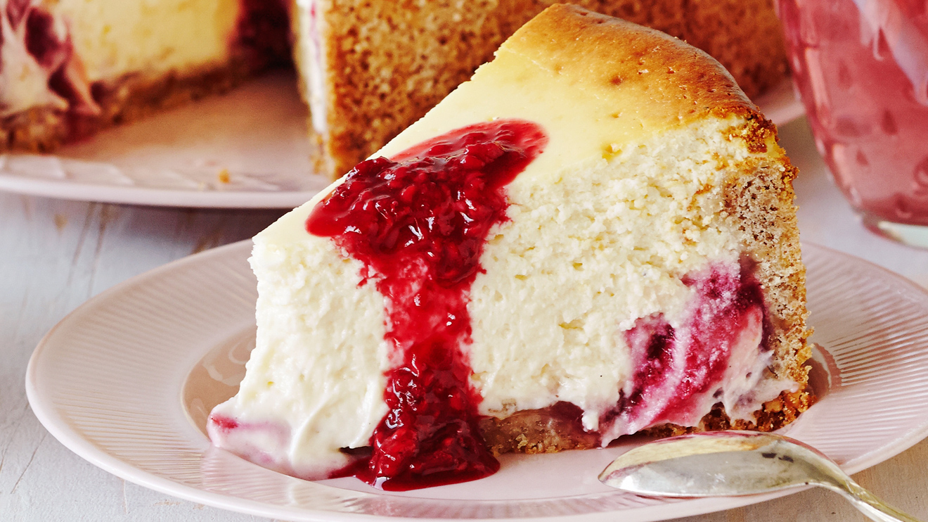 Vadelma-omenajuustokakku