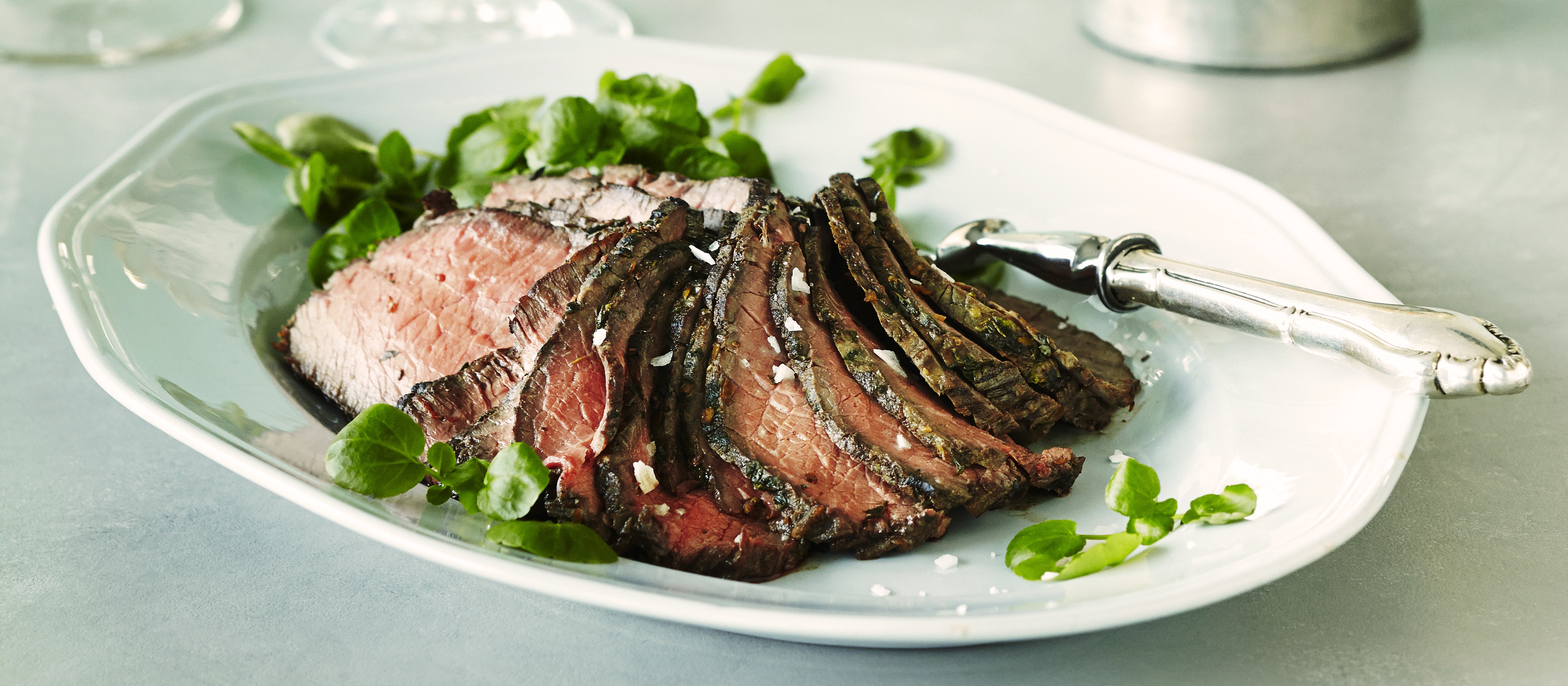 Yrttimaustettu naudan ulkofilee