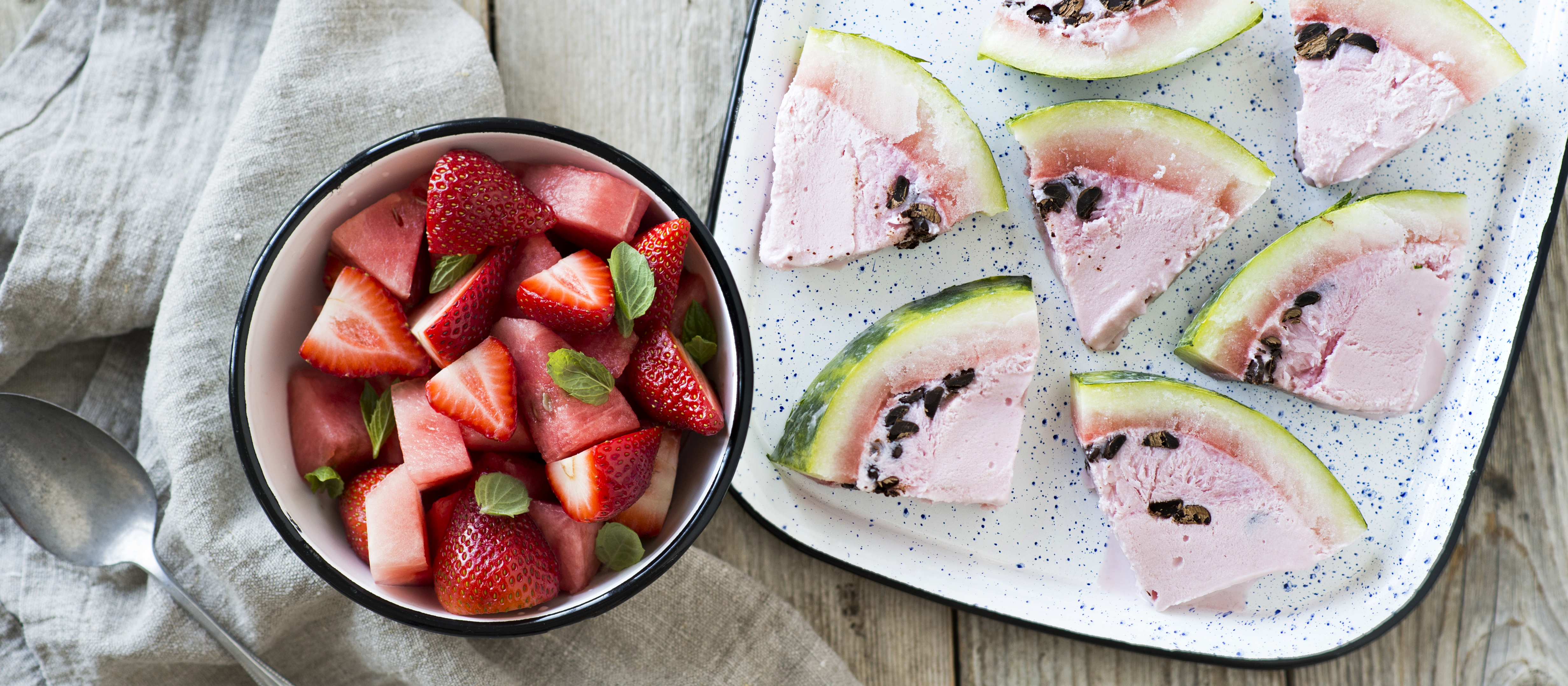 Jäätelömeloni ja mansikkasalaatti