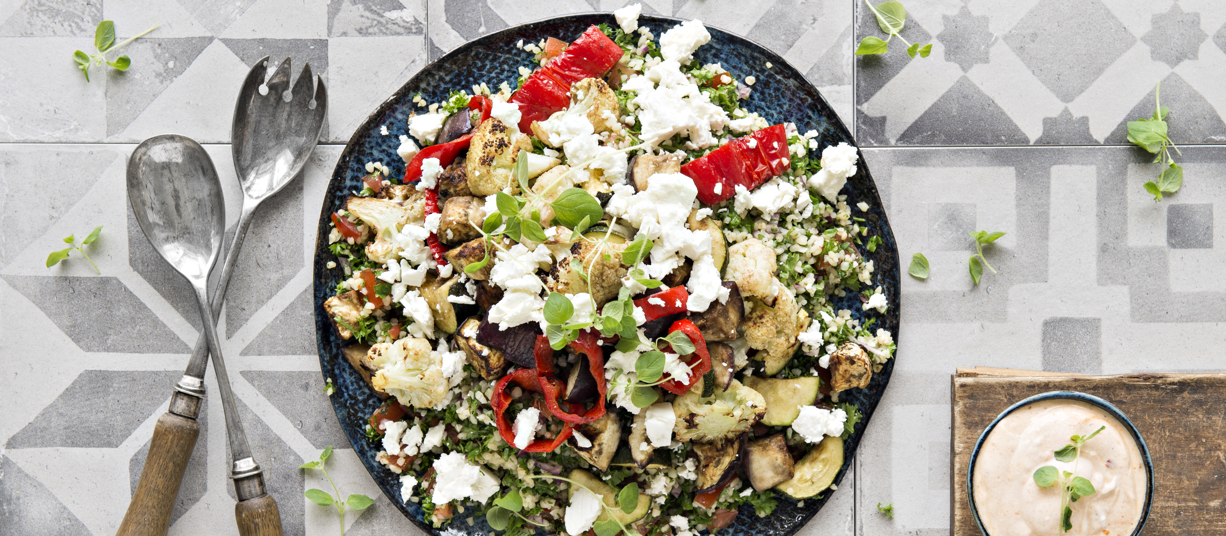 Bulgursalaatti grillatuista kasviksista