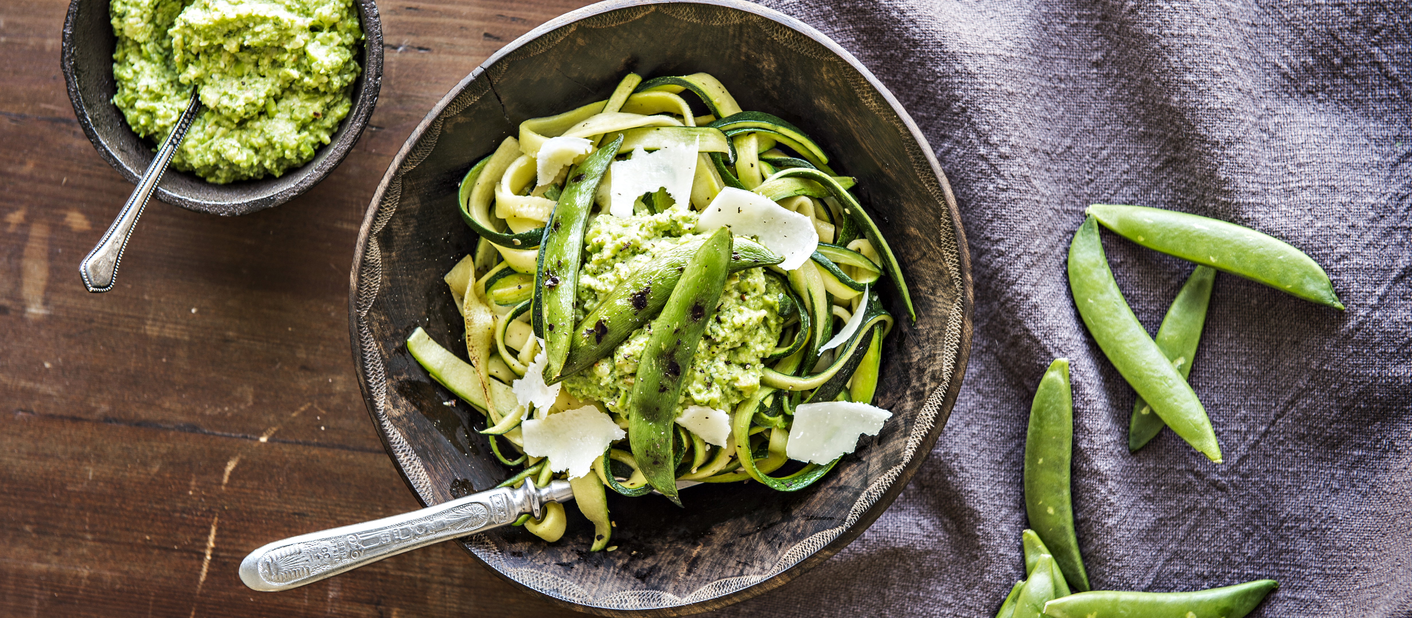 Kesäkurpitsapasta ja hernepesto