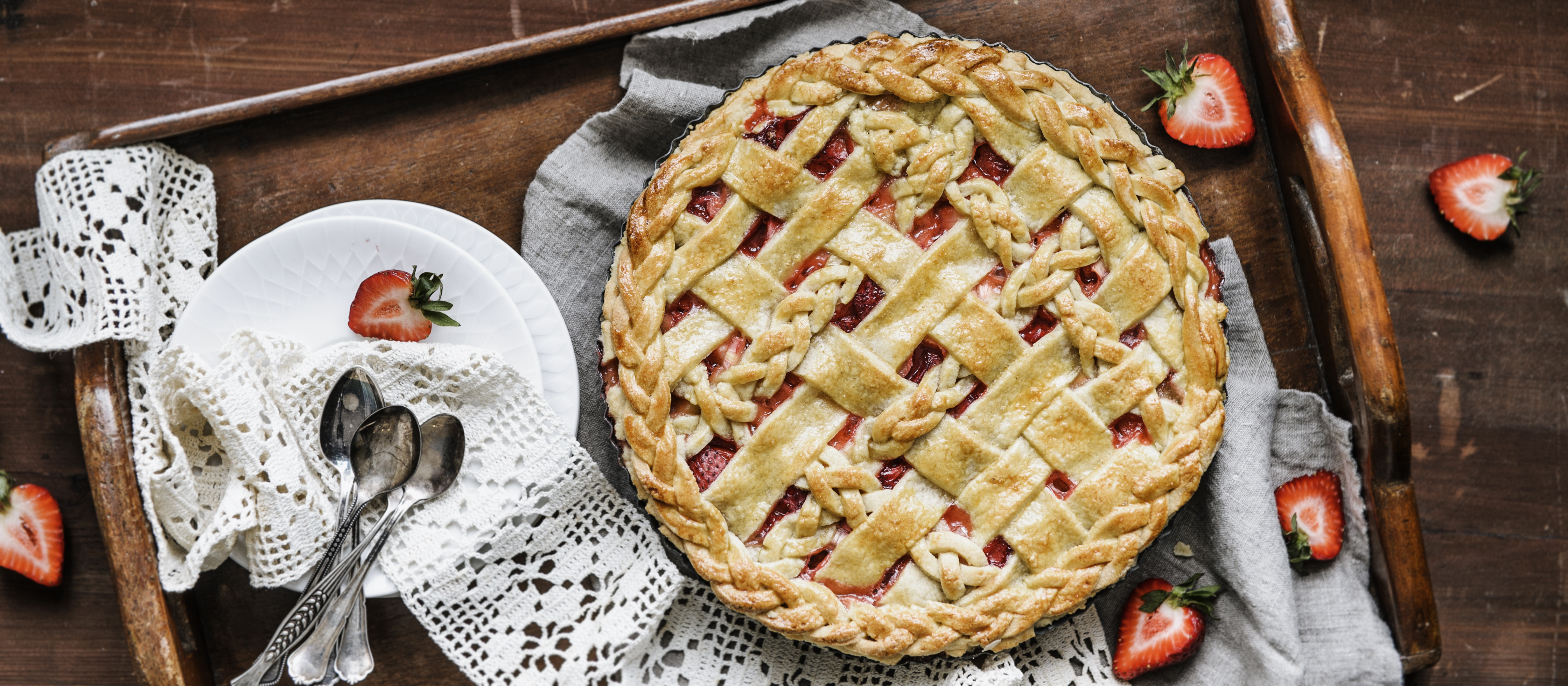 Mansikka-raparperipiirakka