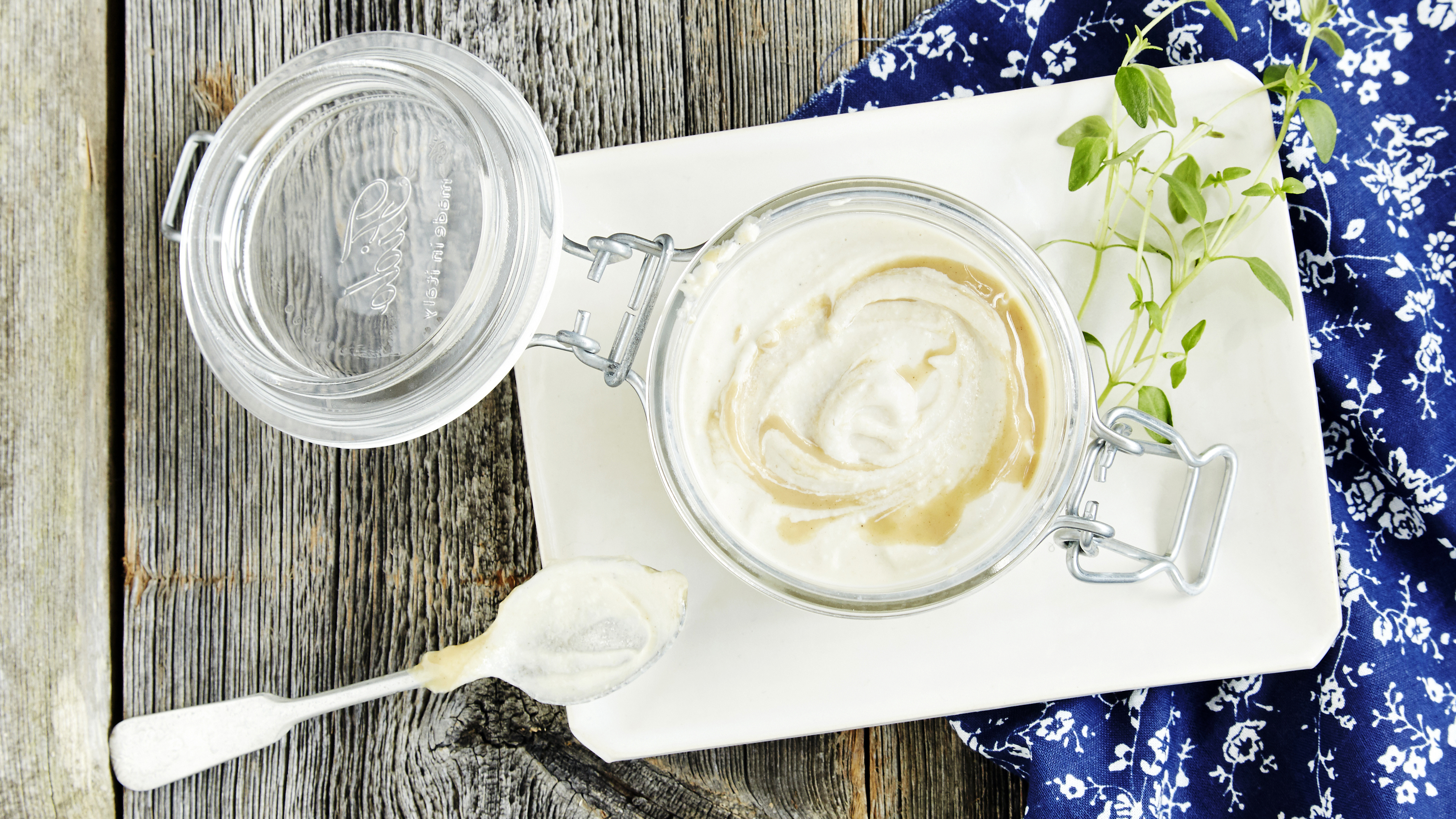 Tahini-jogurttikastike