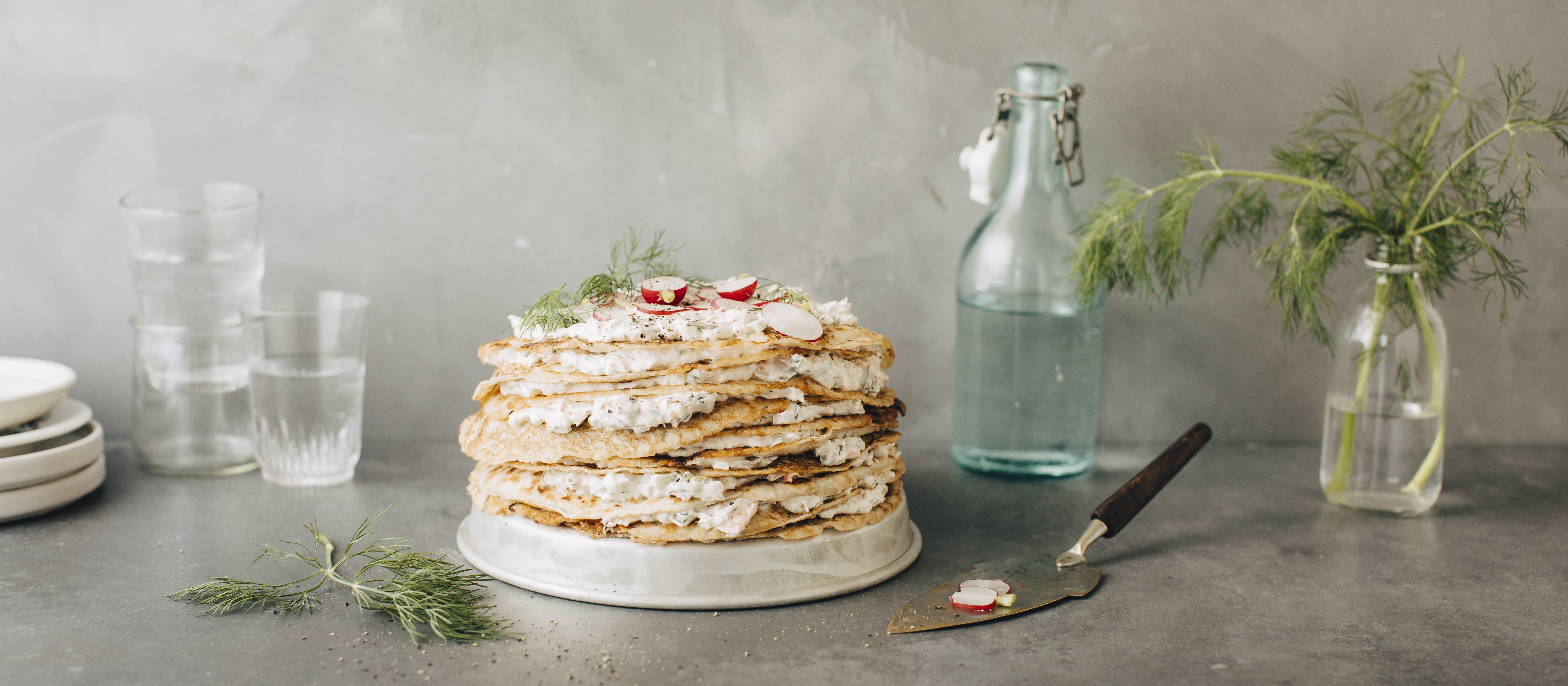 Suolainen lettukakku savulohesta