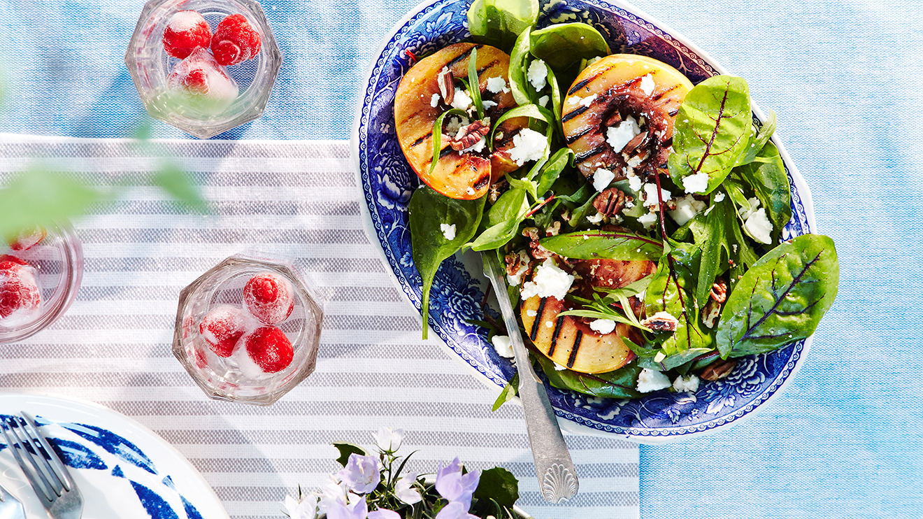 Nektariini-fetasalaatti