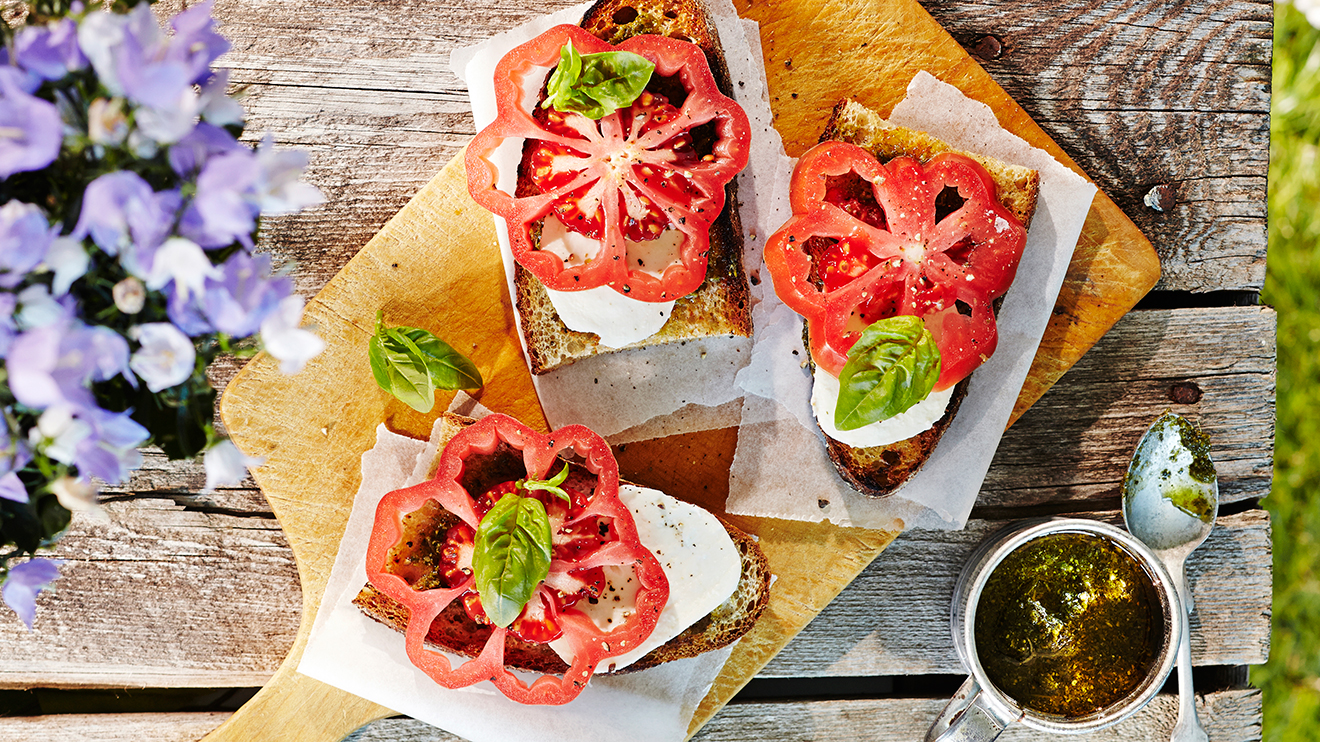 Tomaatti-mozzarellaleivät