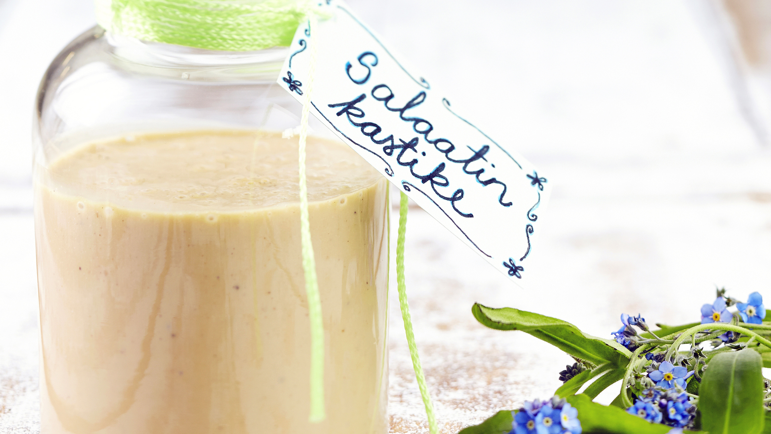 Perinteinen salaatinkastike