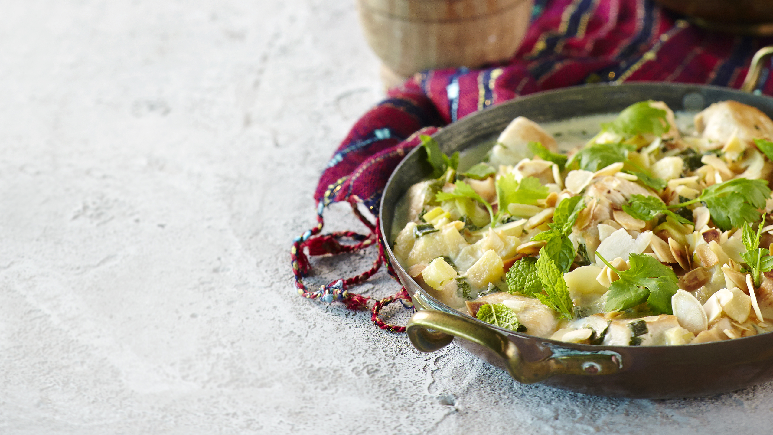 Intialainen broilerikastike eli broileribalti hara masala