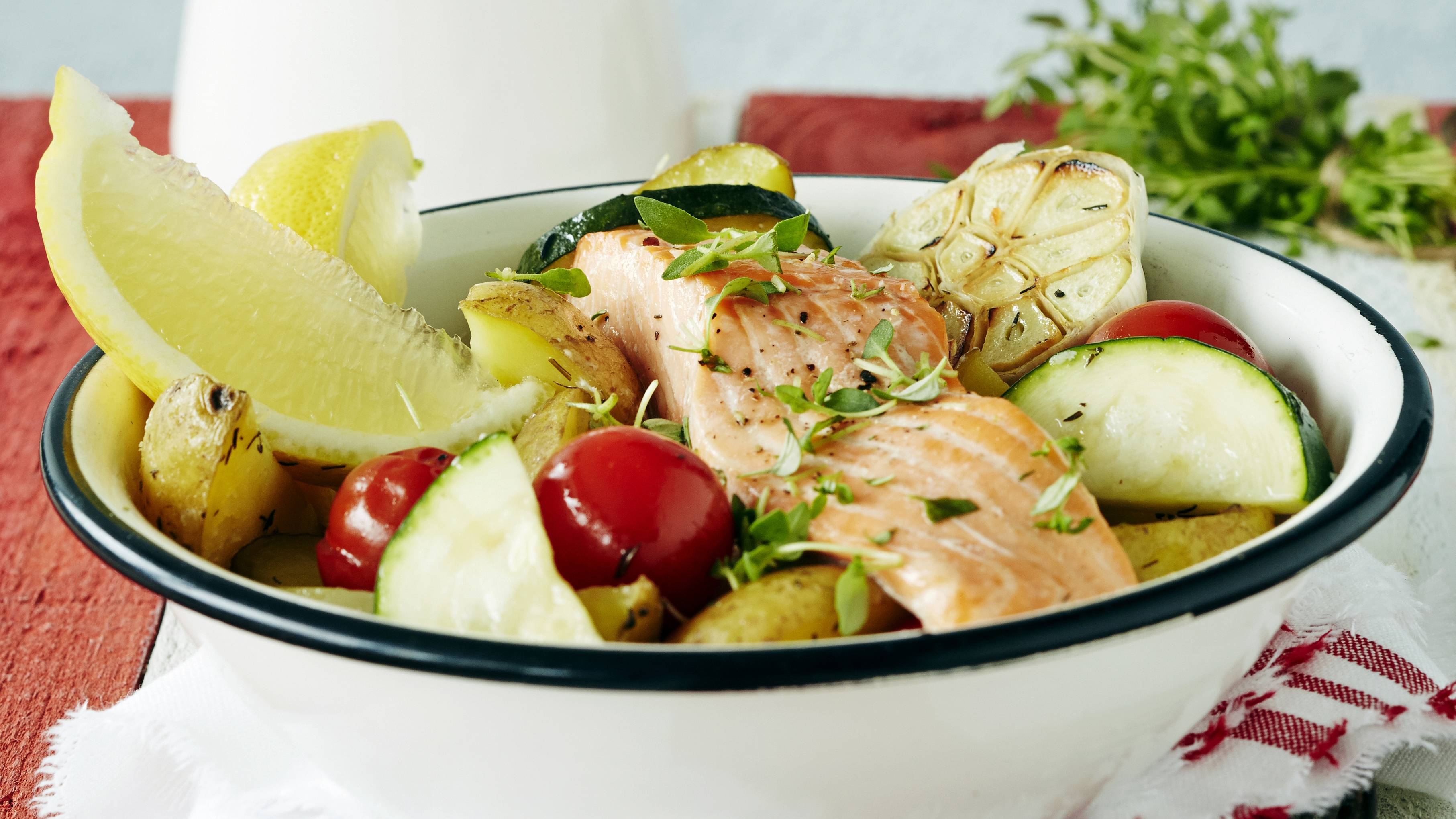 Välimerellinen lohivuoka