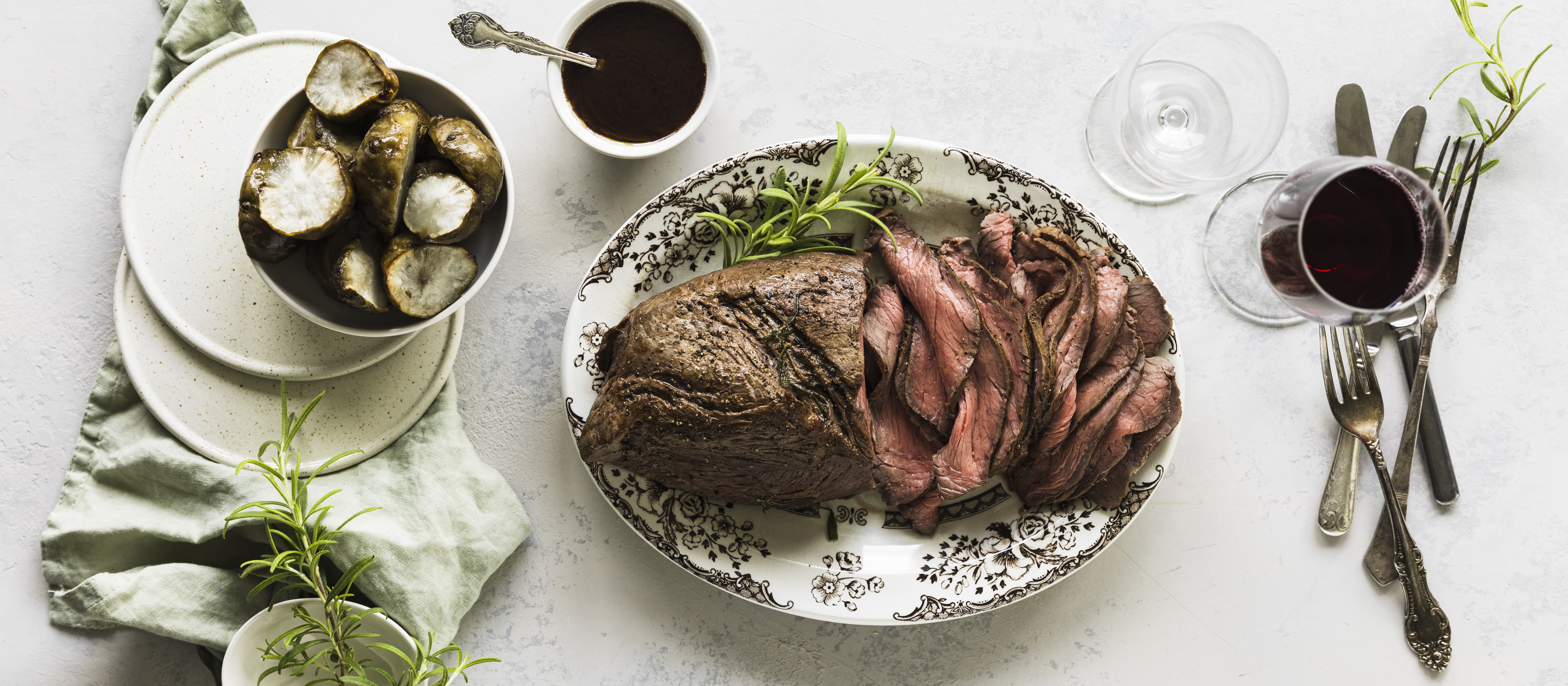 Paahtopaisti ja punaviinikastike