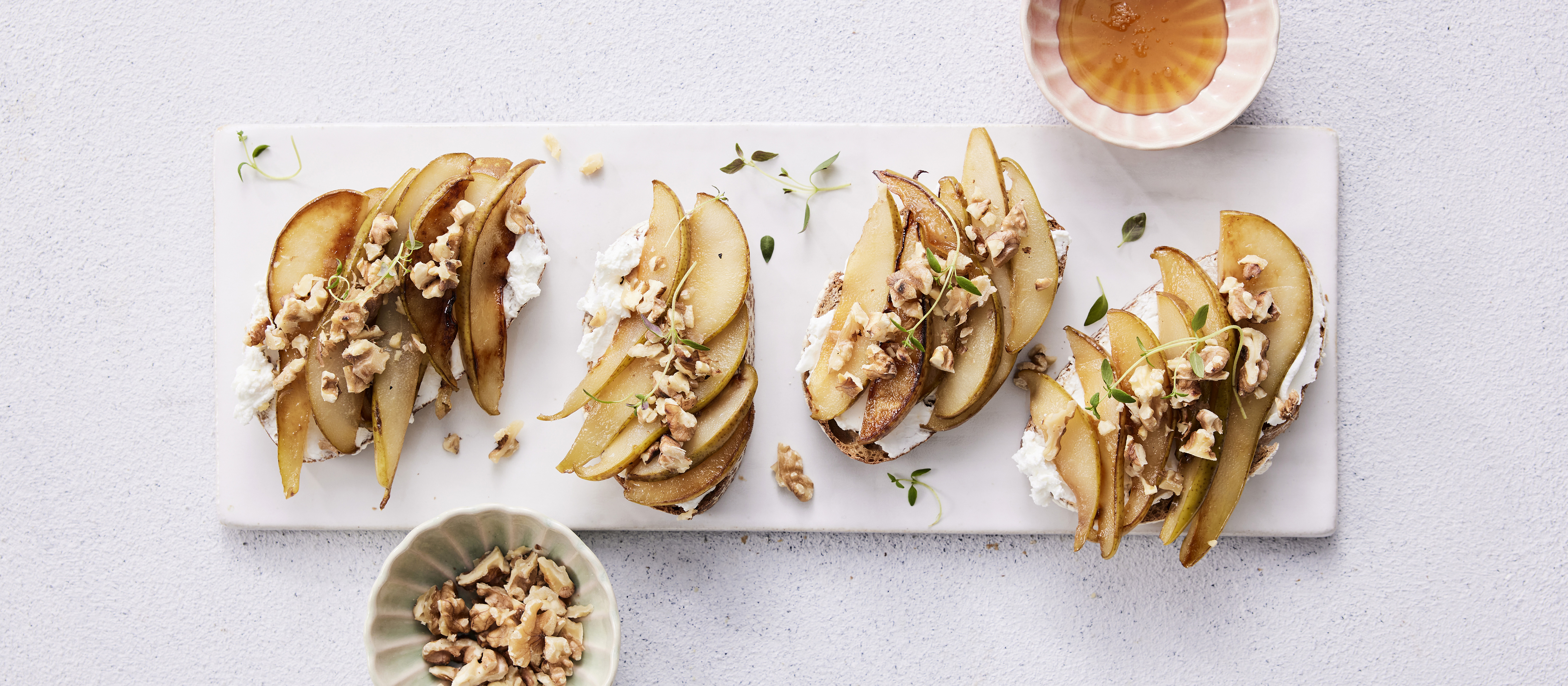 Päärynä-vuohenjuustoleivät