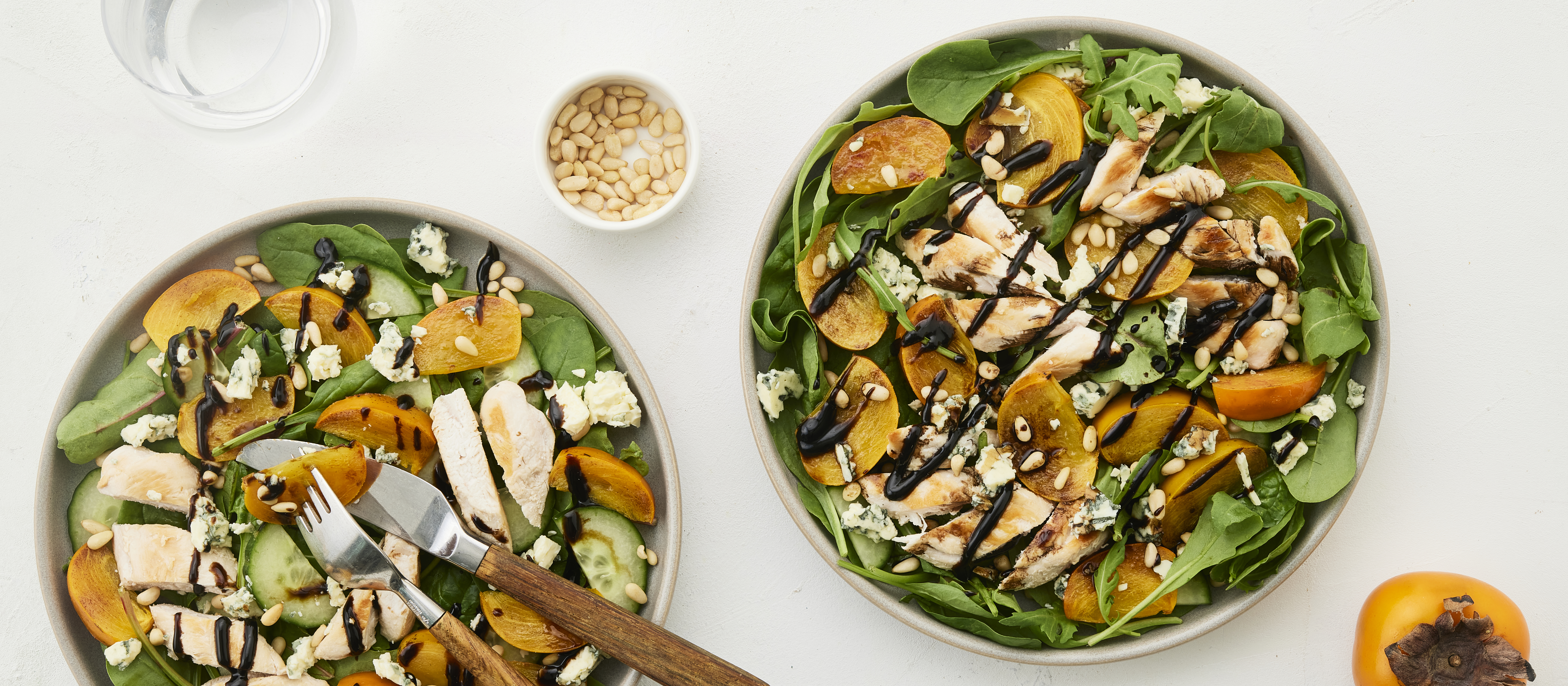 Persimon-kanasalaatti