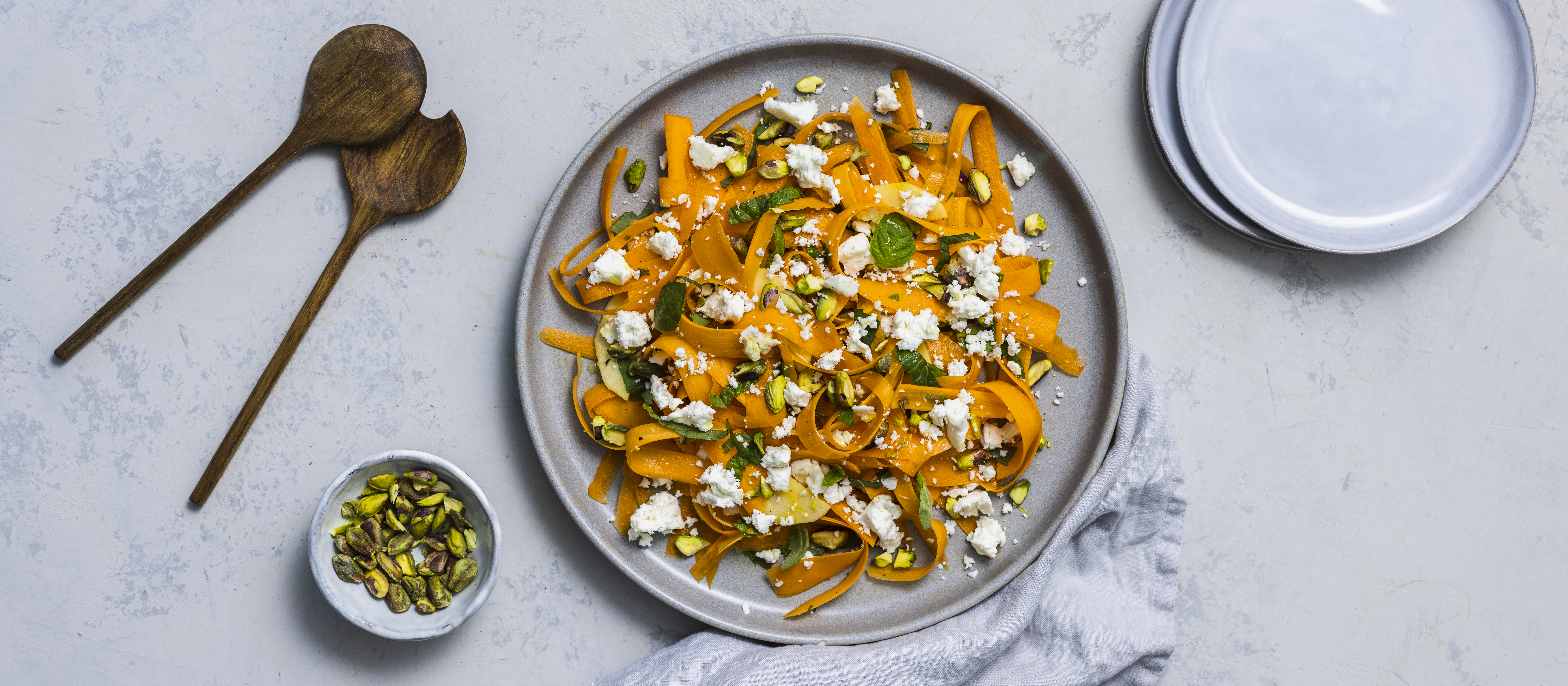 Porkkana-fetasalaatti