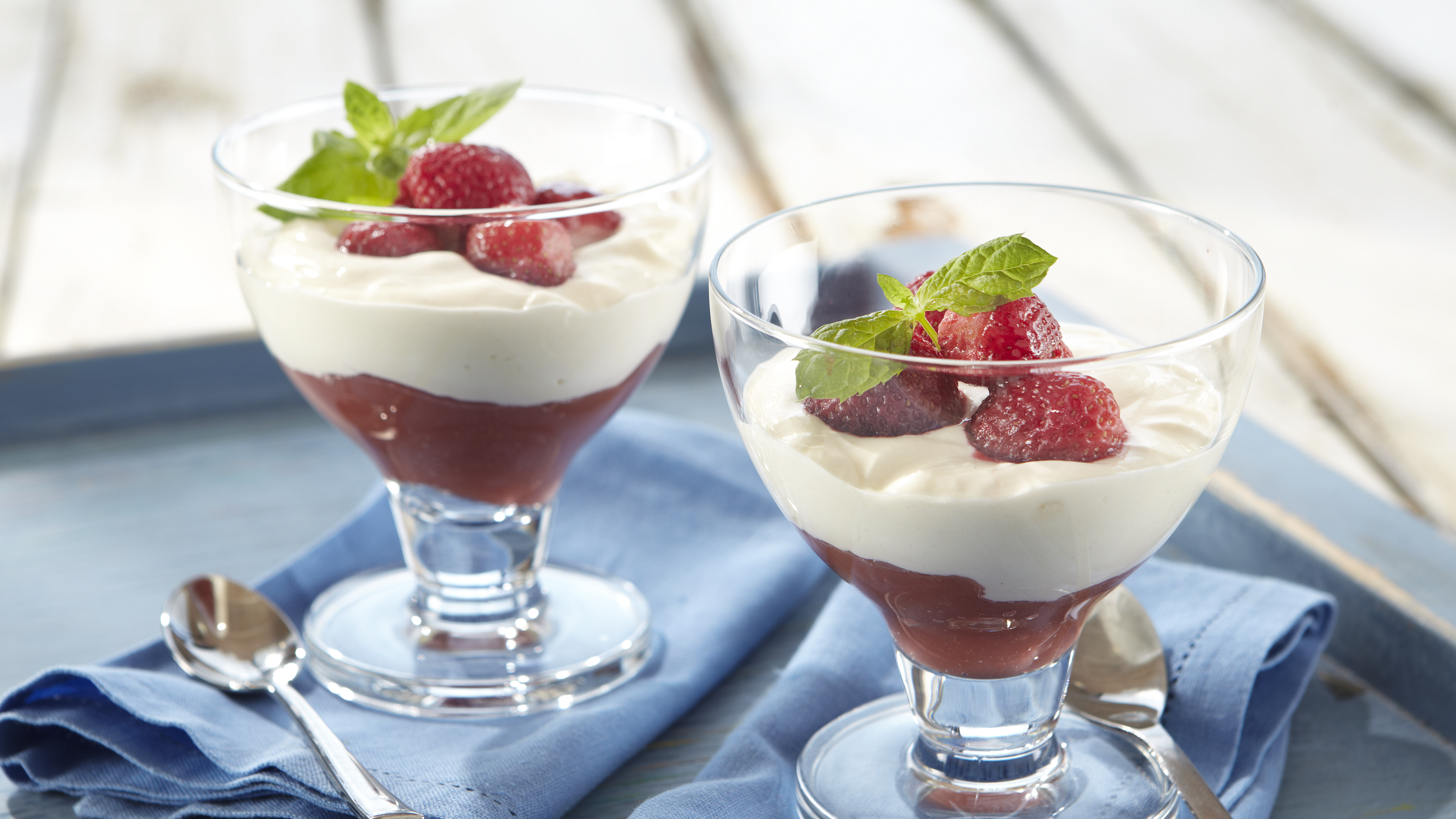 Raparperi-mansikkarahka