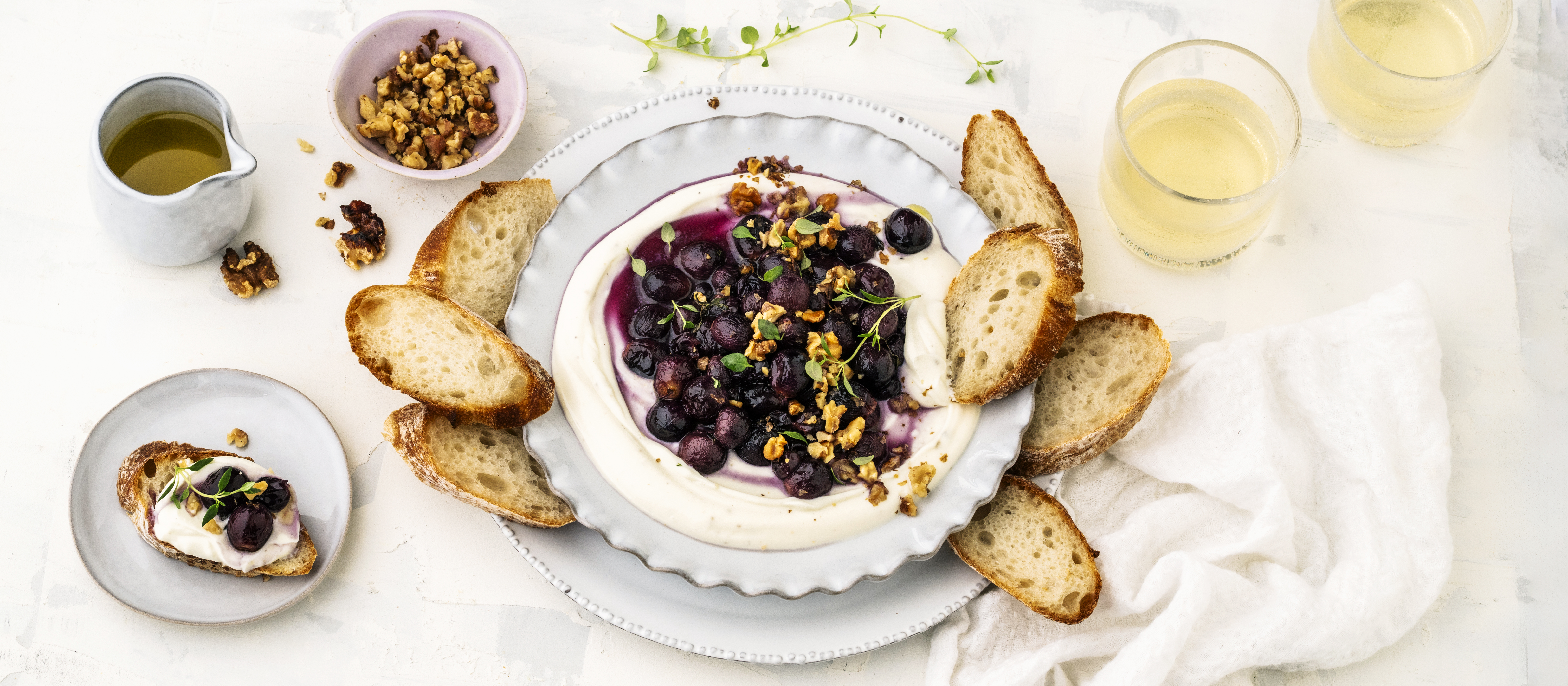 Vaahdotettu ricotta ja paahdetut viinirypäleet