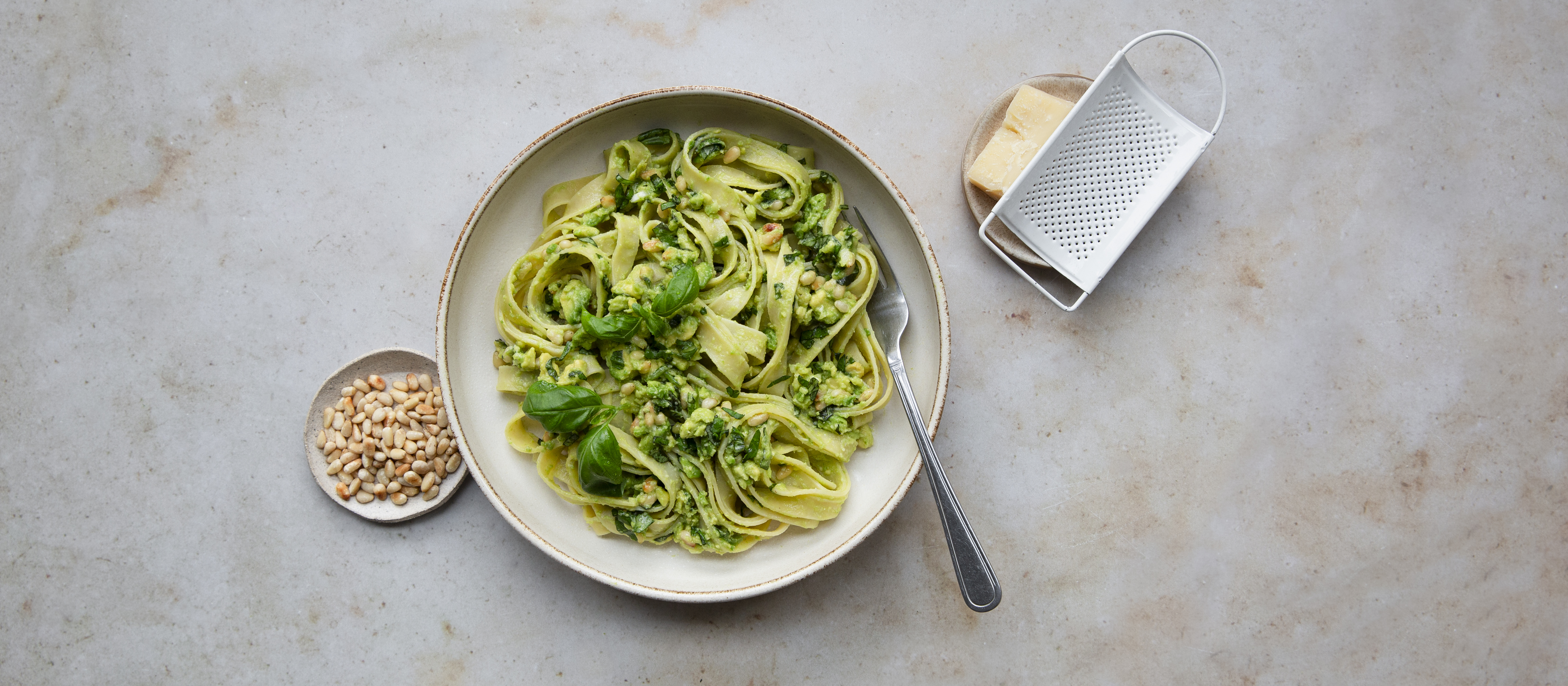 Avokadopasta Välimeren tapaan