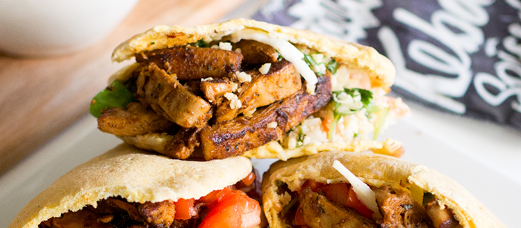 Pitaleivät kukkakaaliriisillä ja oumph! kebabilla