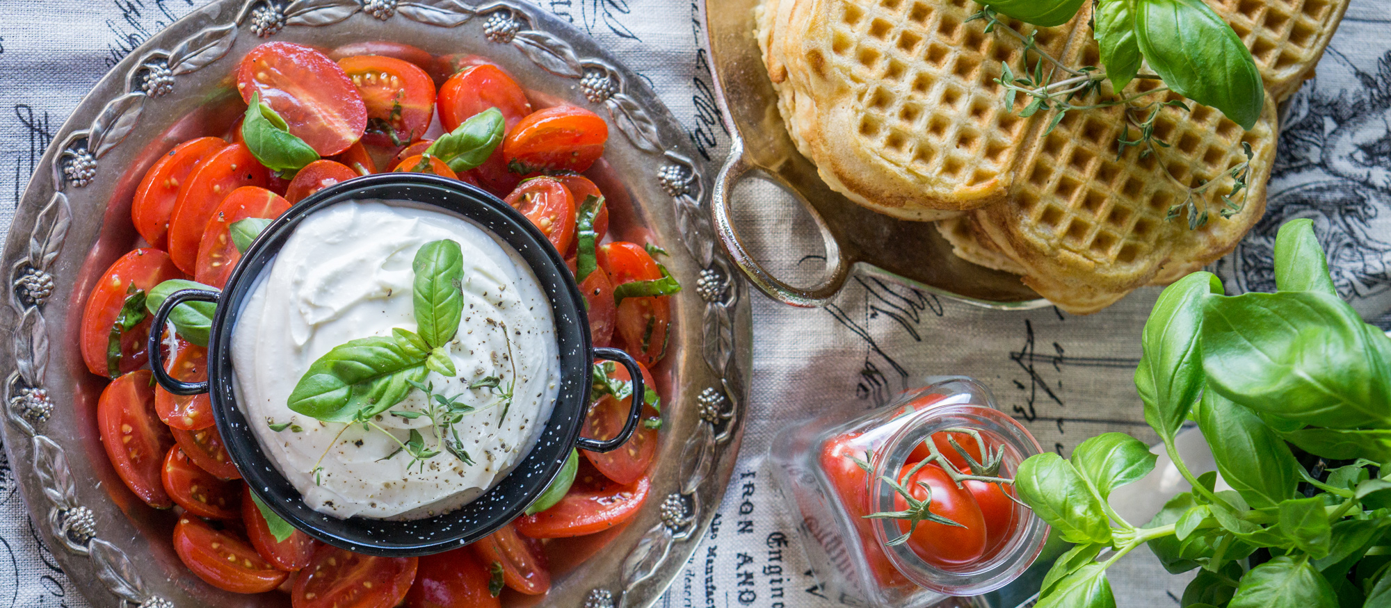 Tomaattisalsa ja vaahdotettu feta