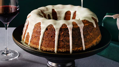 Rosmariini-piimäkakku