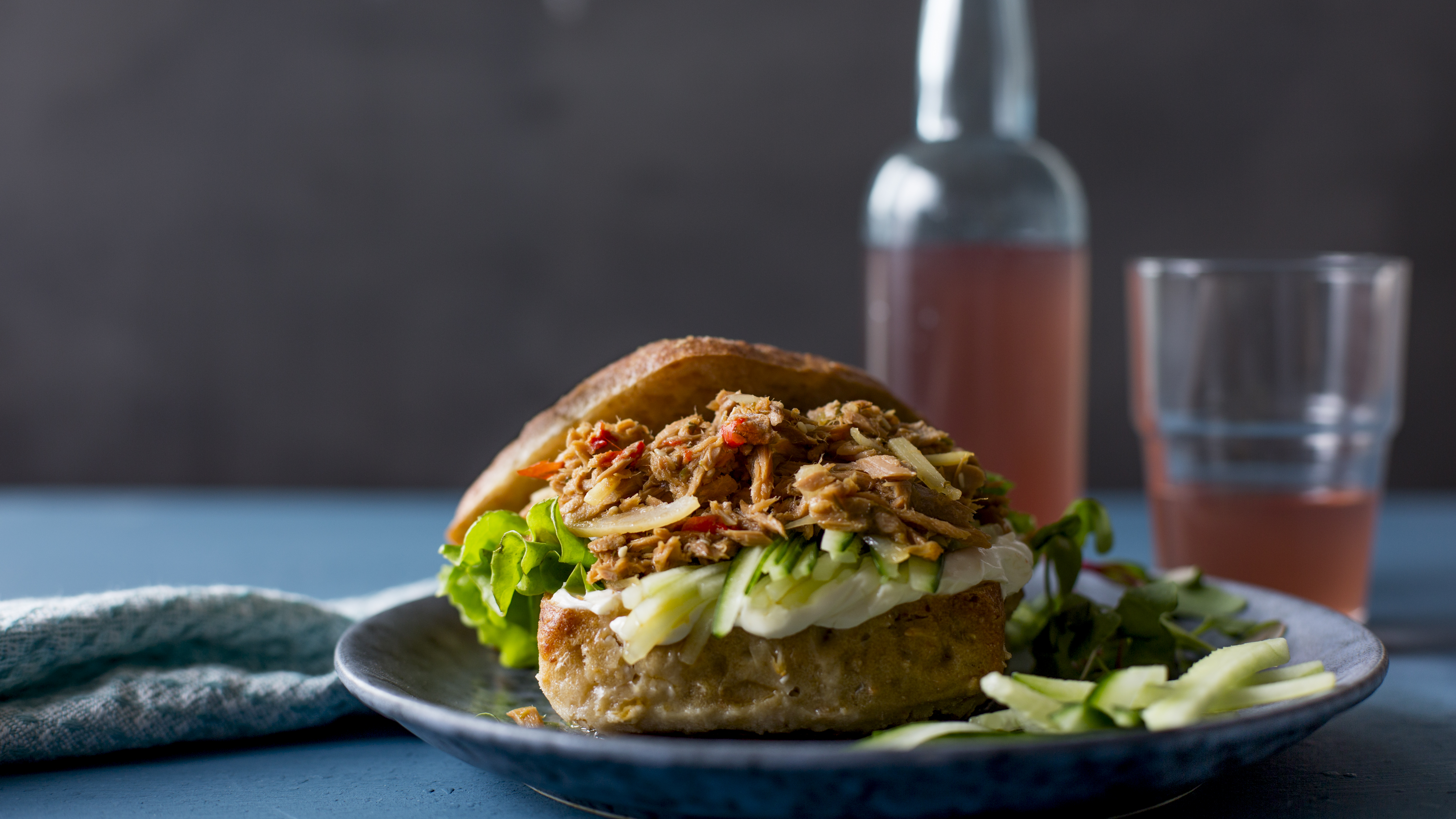 Tonnikalasämpylä aasialaisittain