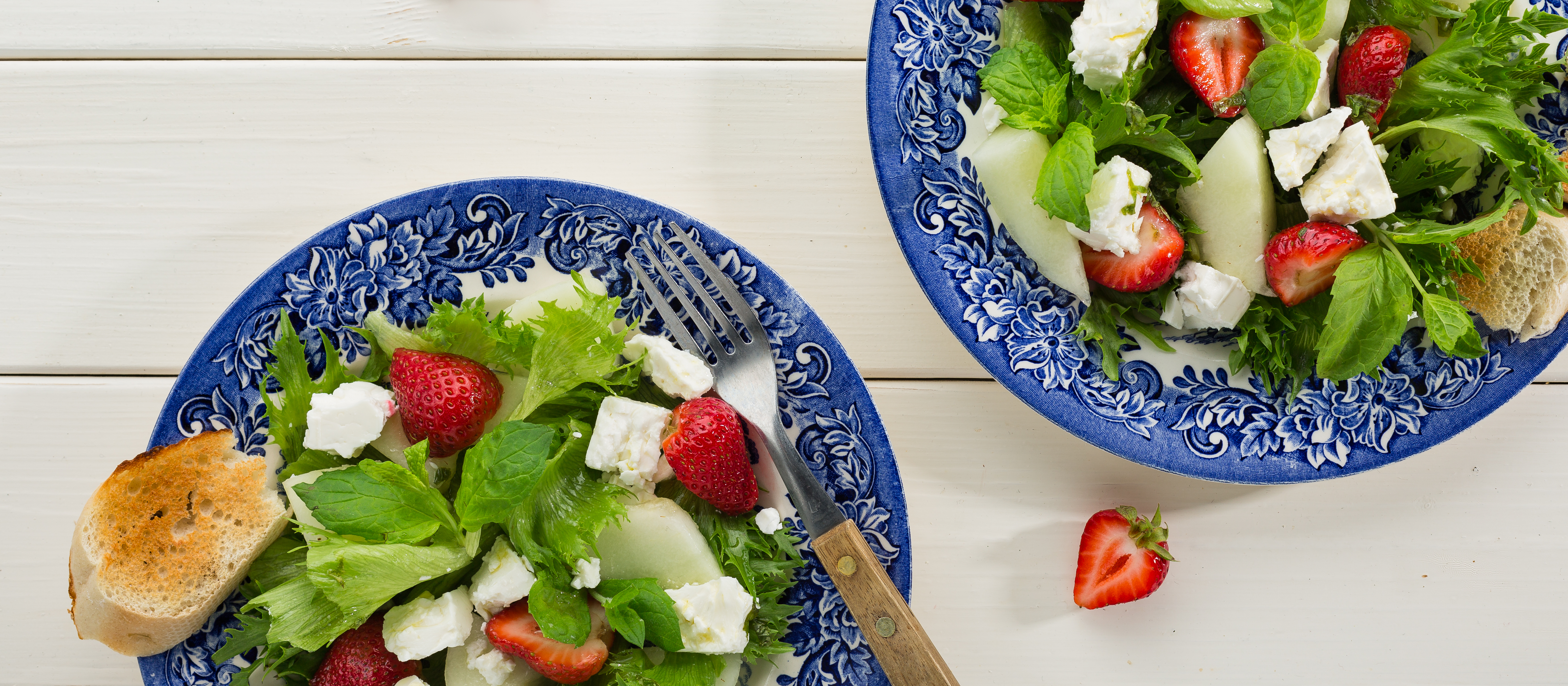 Feta-mansikkasalaatti