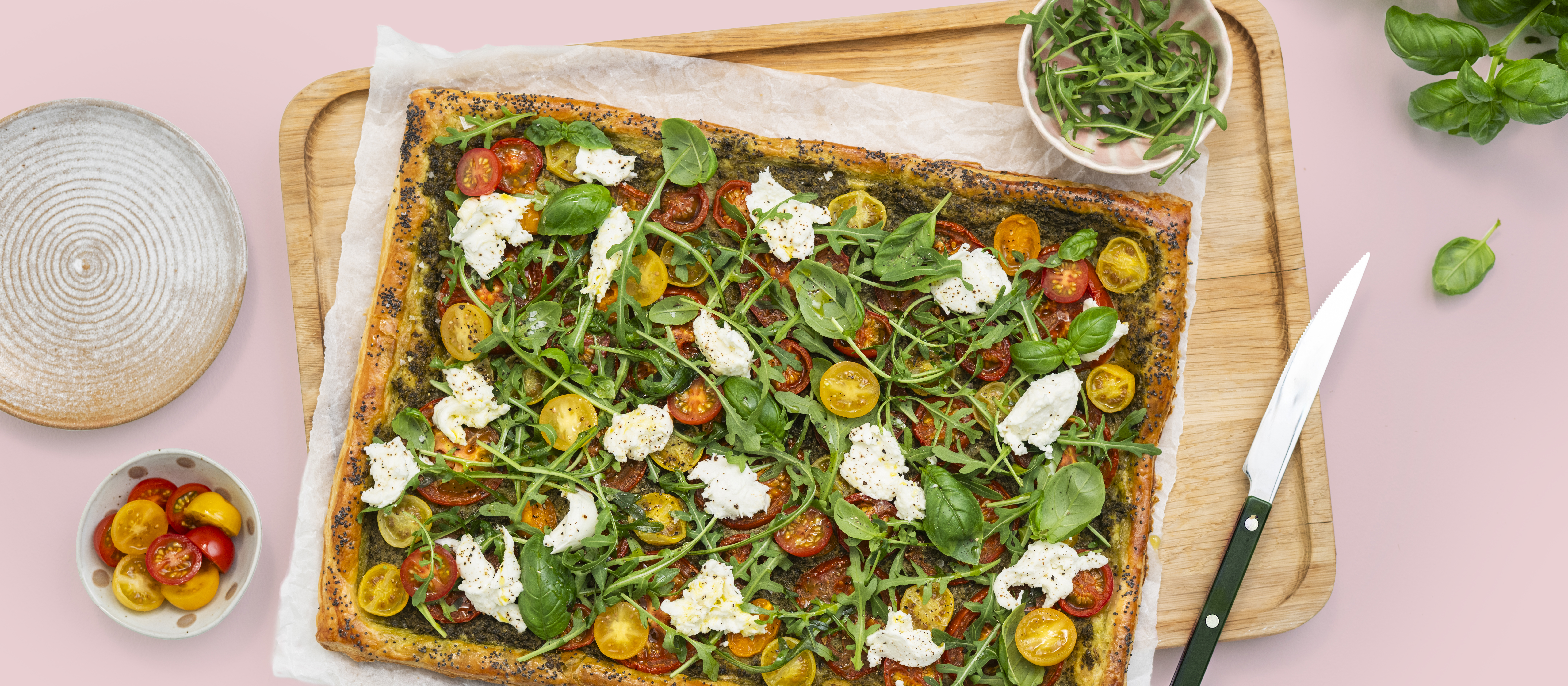 Helppo tomaatti-pestopiirakka