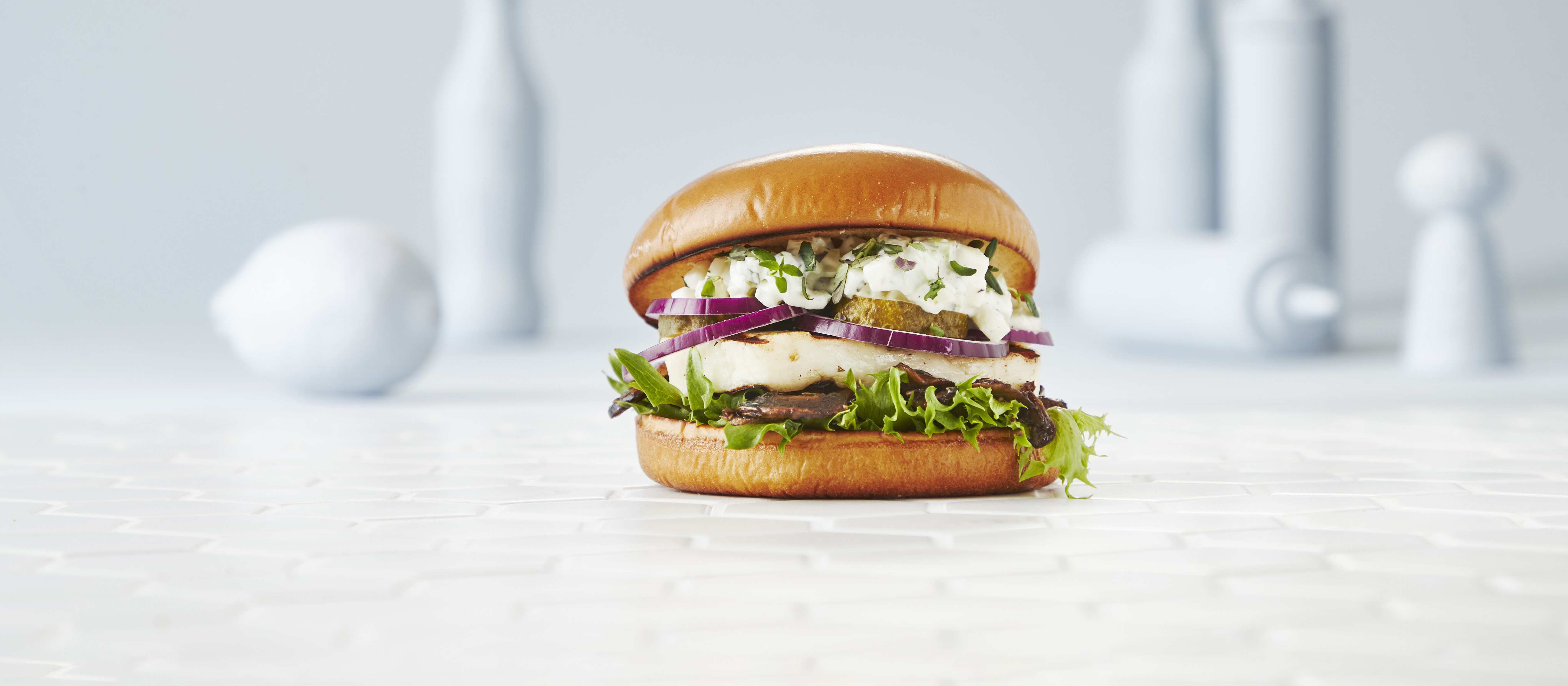 Herkkusieni-halloumiburgeri