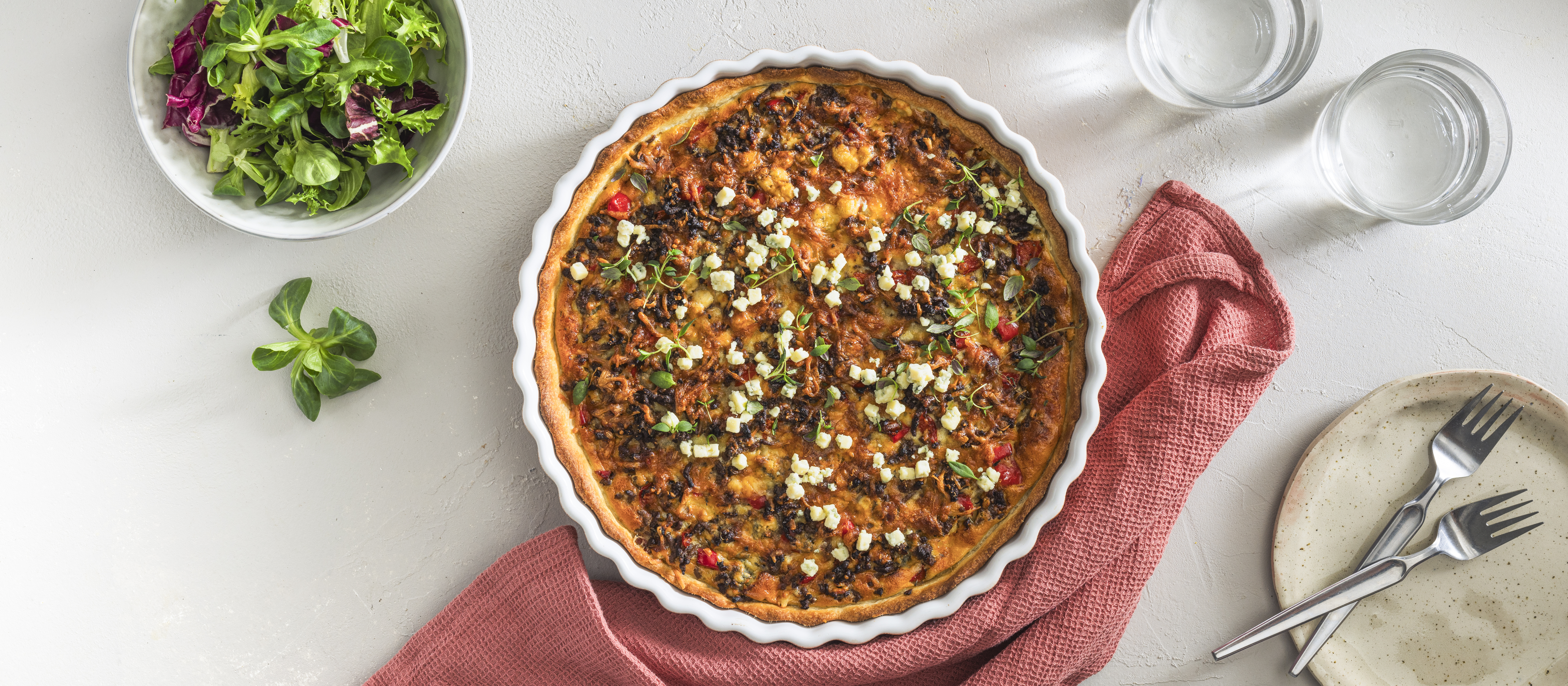 Juustoinen jauhelihapiirakka