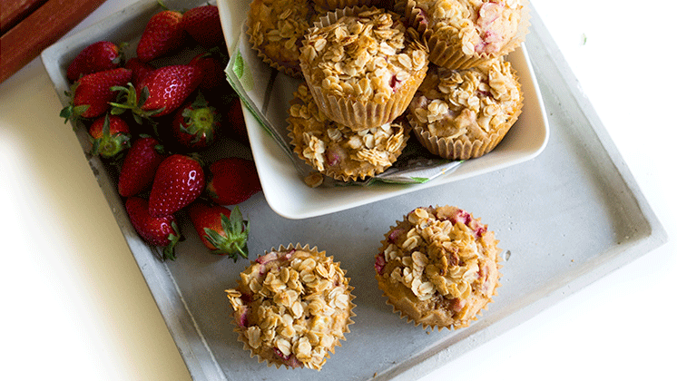 Raparperi-mansikka-välipalamuffinit