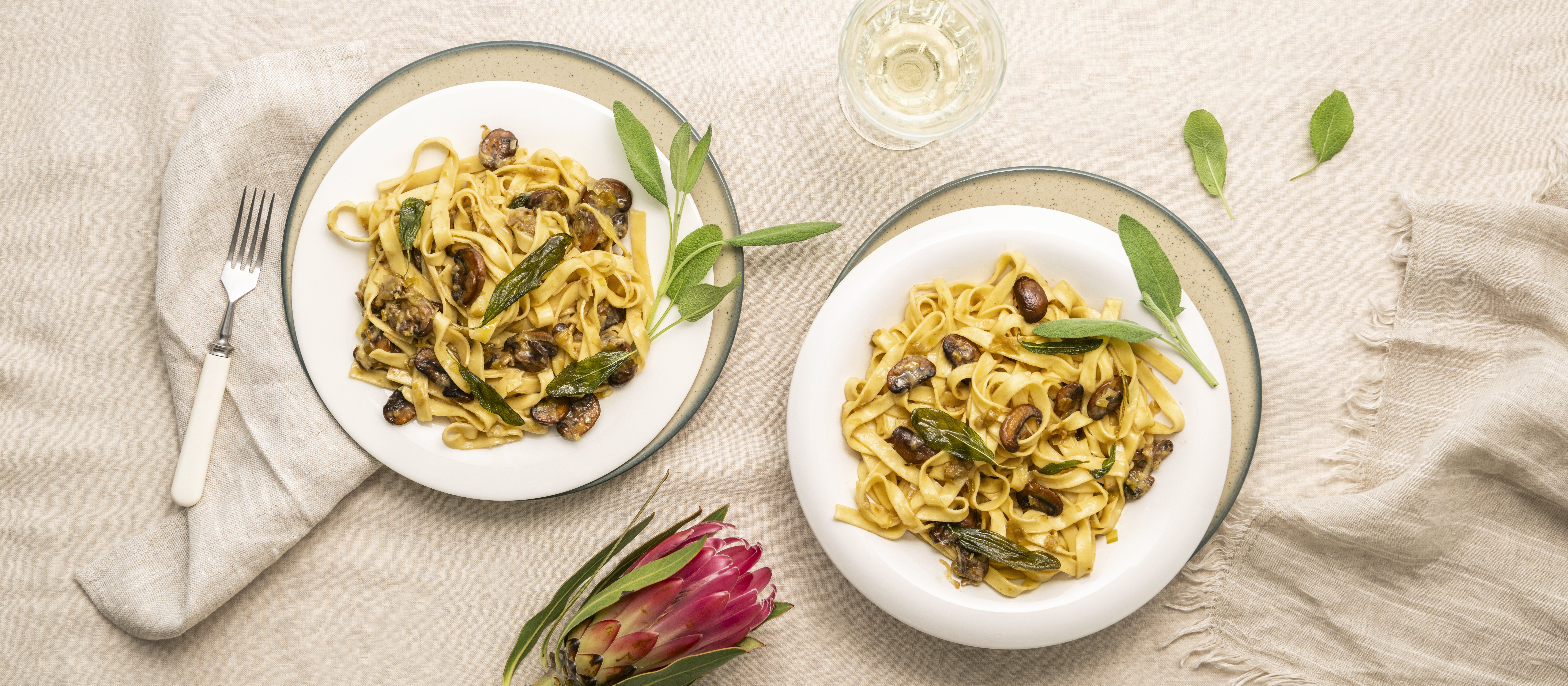 Karamellisoitu purjo-sienipasta