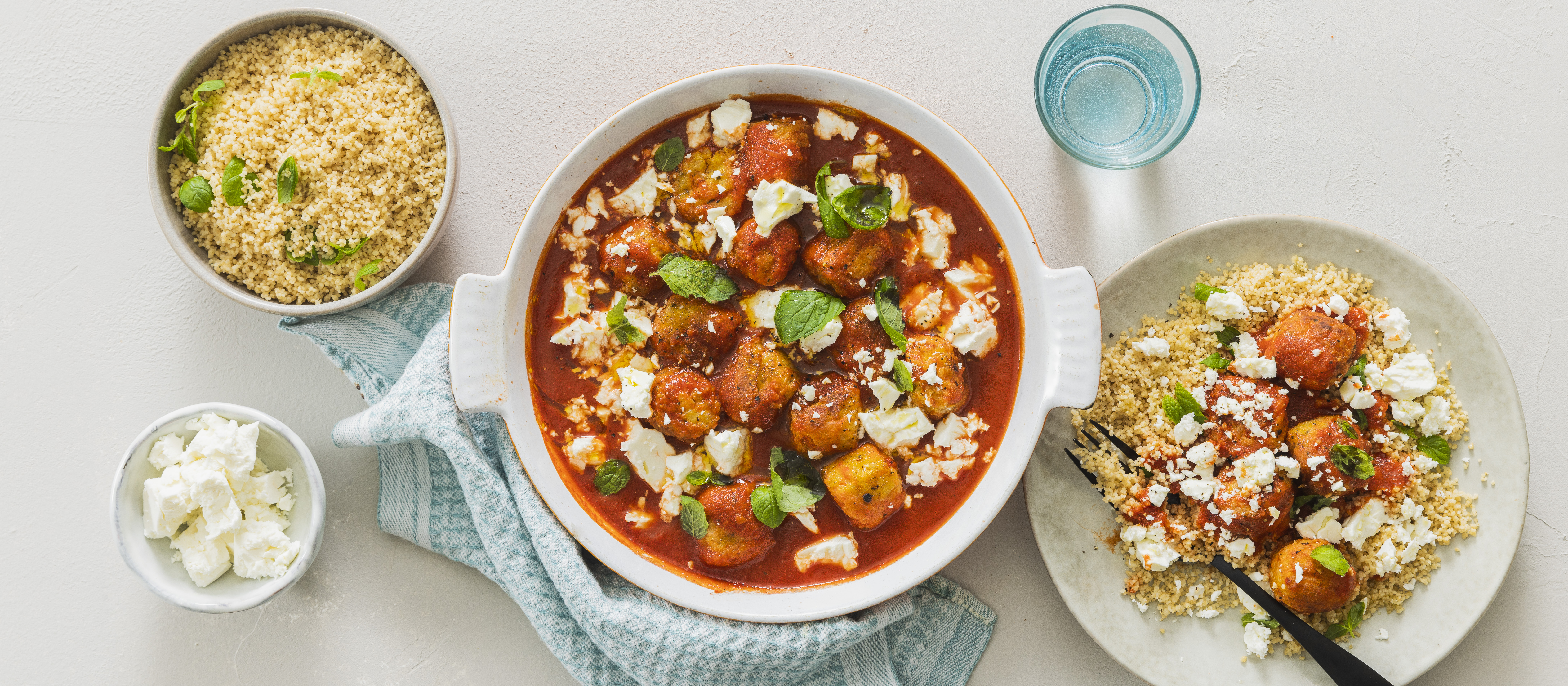 Kasvispyörykät harissa-tomaattikastikkeessa