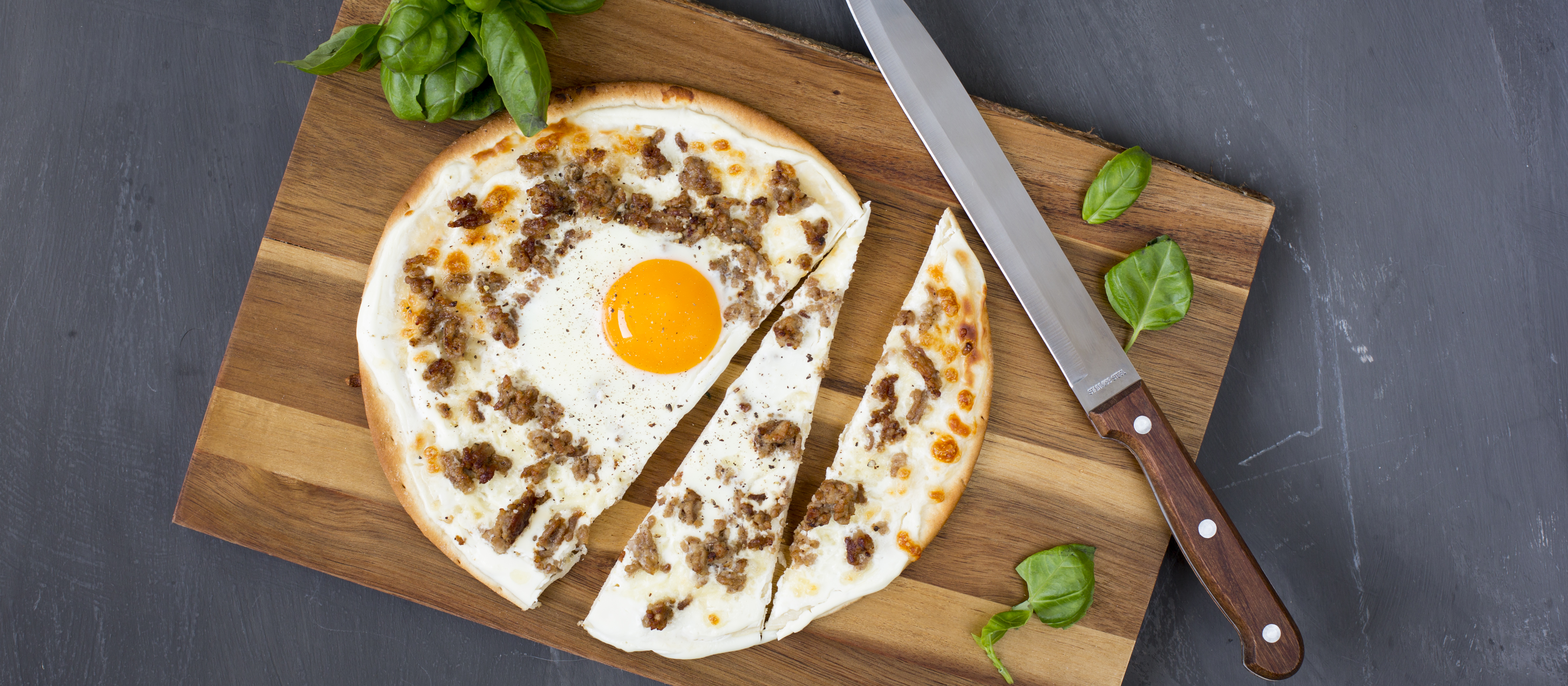 Valkoinen jauheliha-kananmunapizza