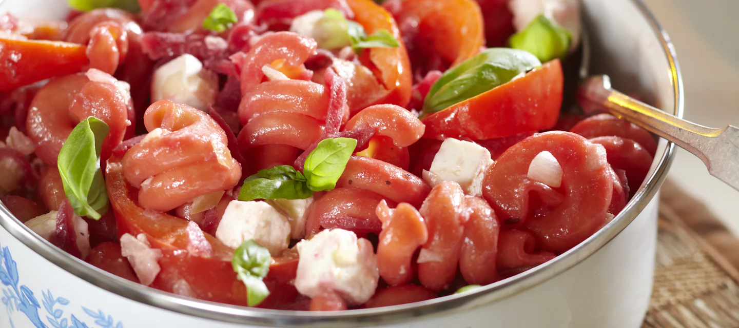 Punainen fetapasta