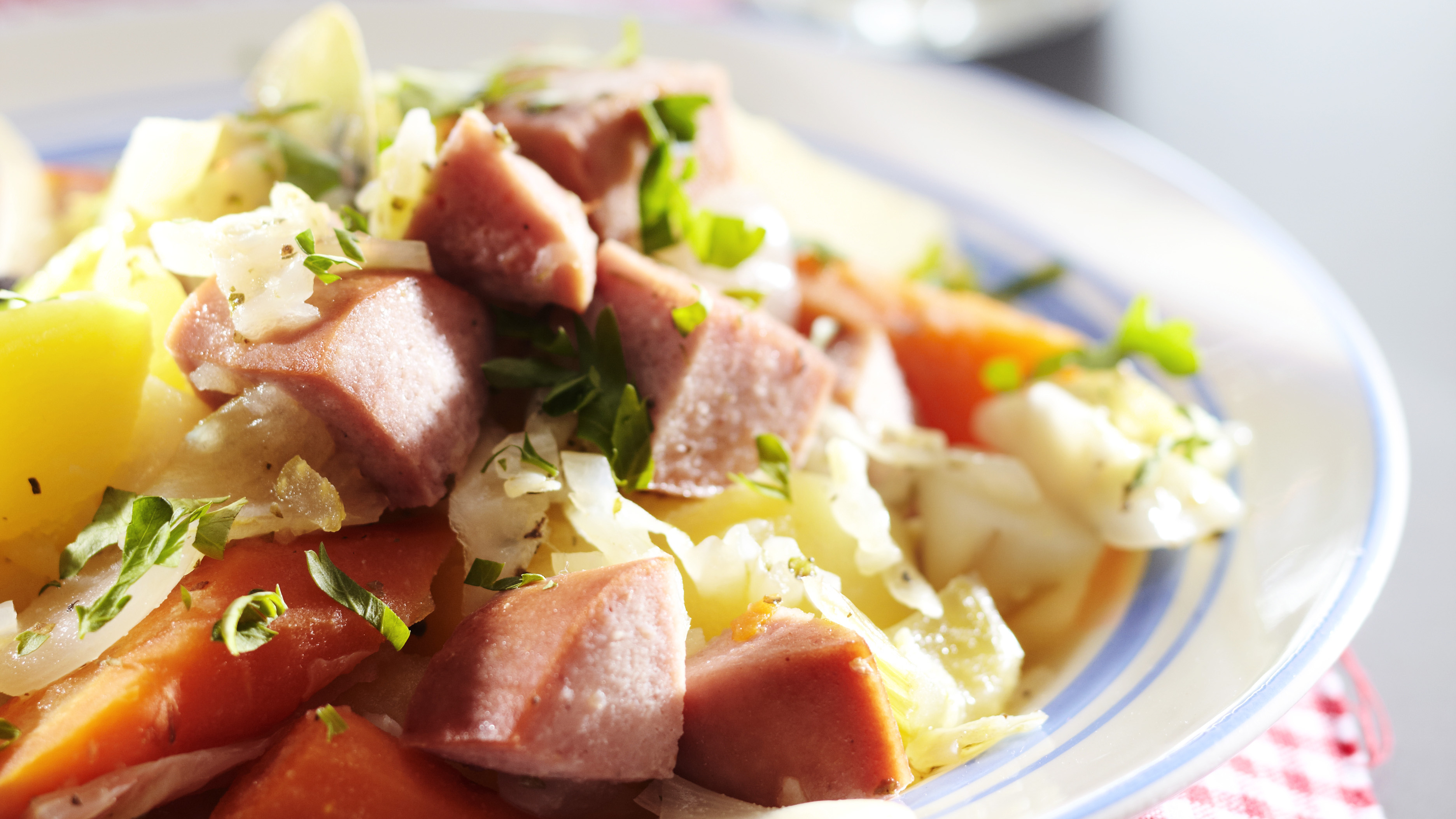 Syksyn kaali-makkarapata