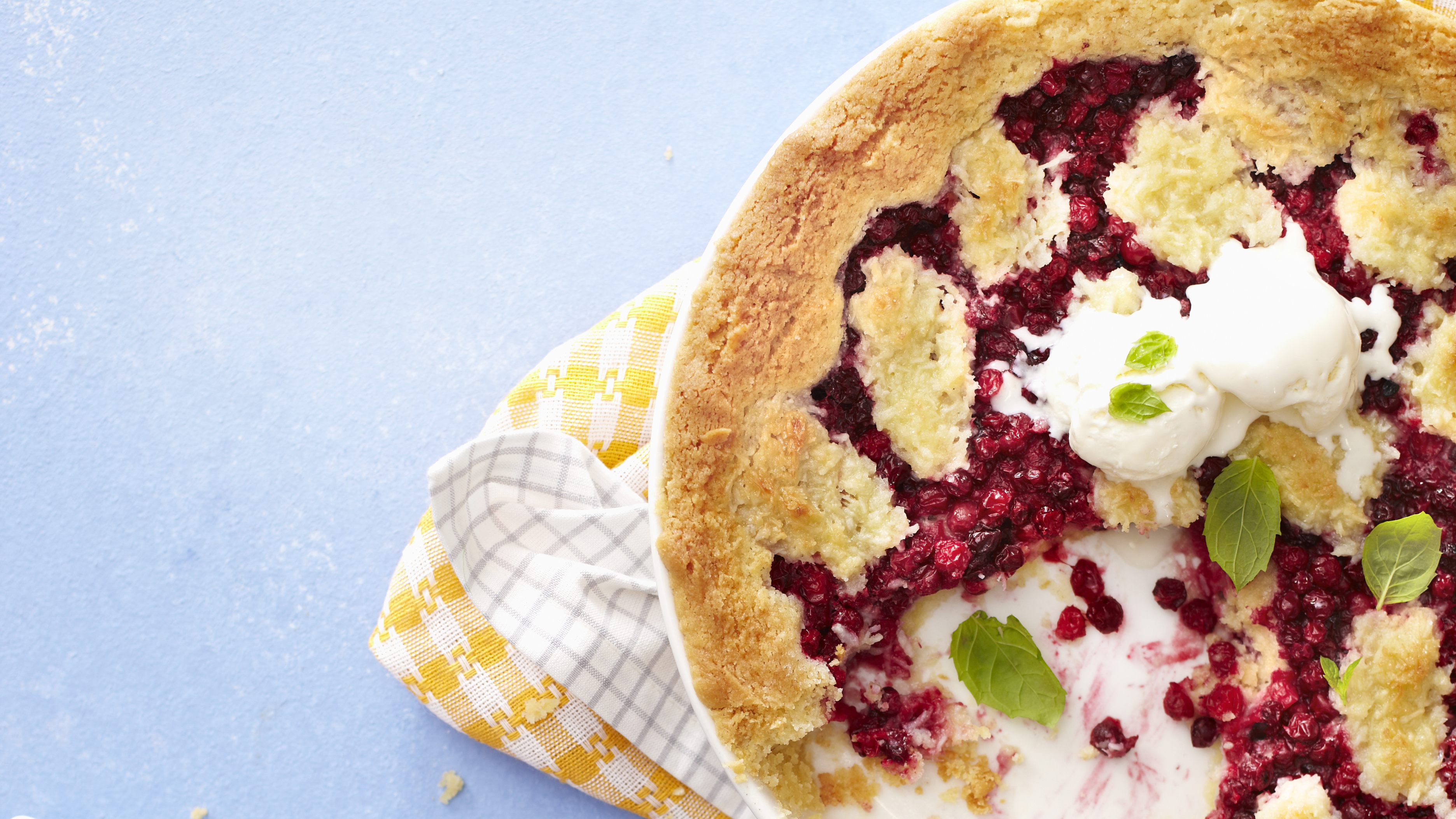 Puolukka-kookostorttu