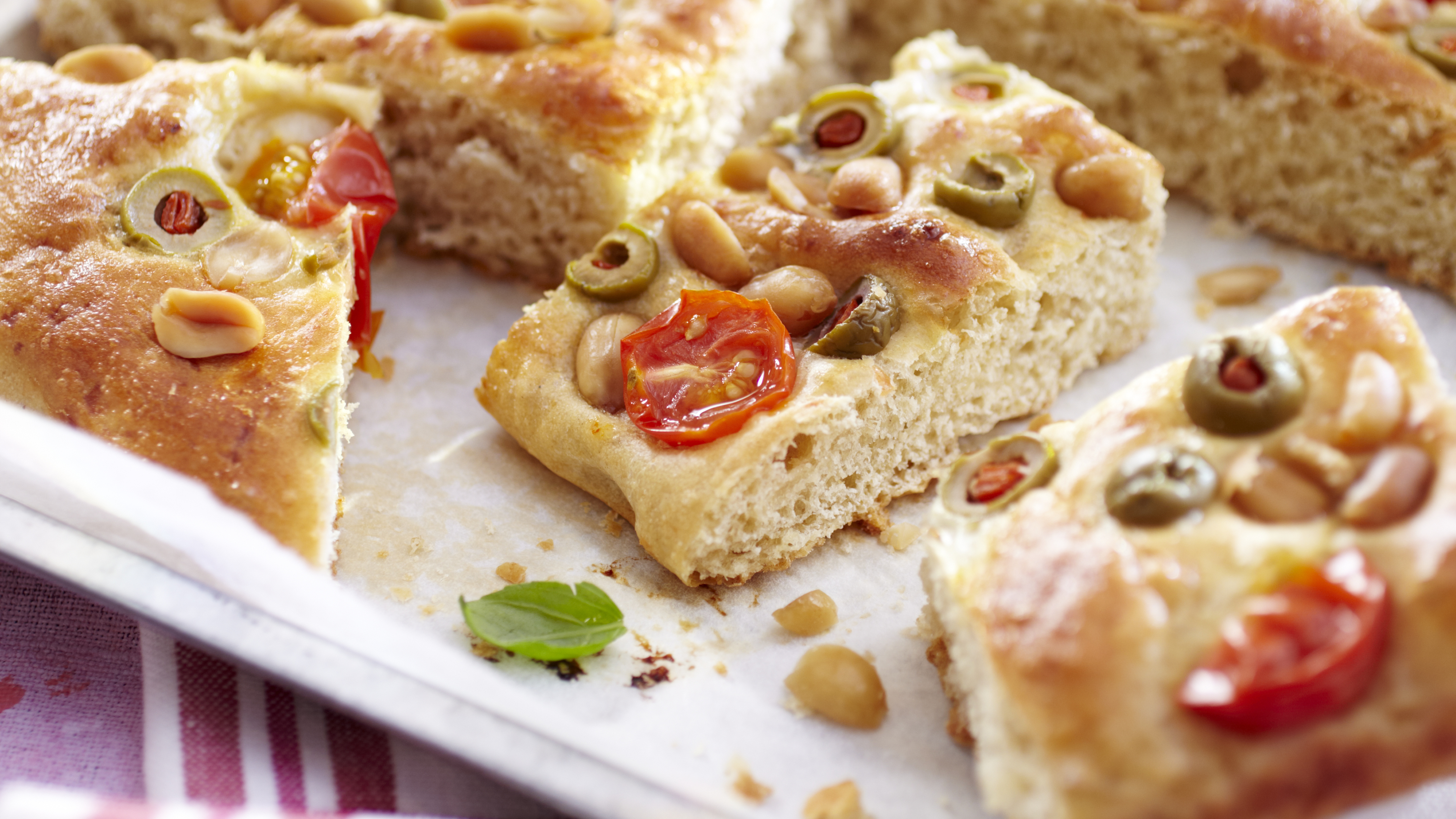 Värikäs ruutuleipä