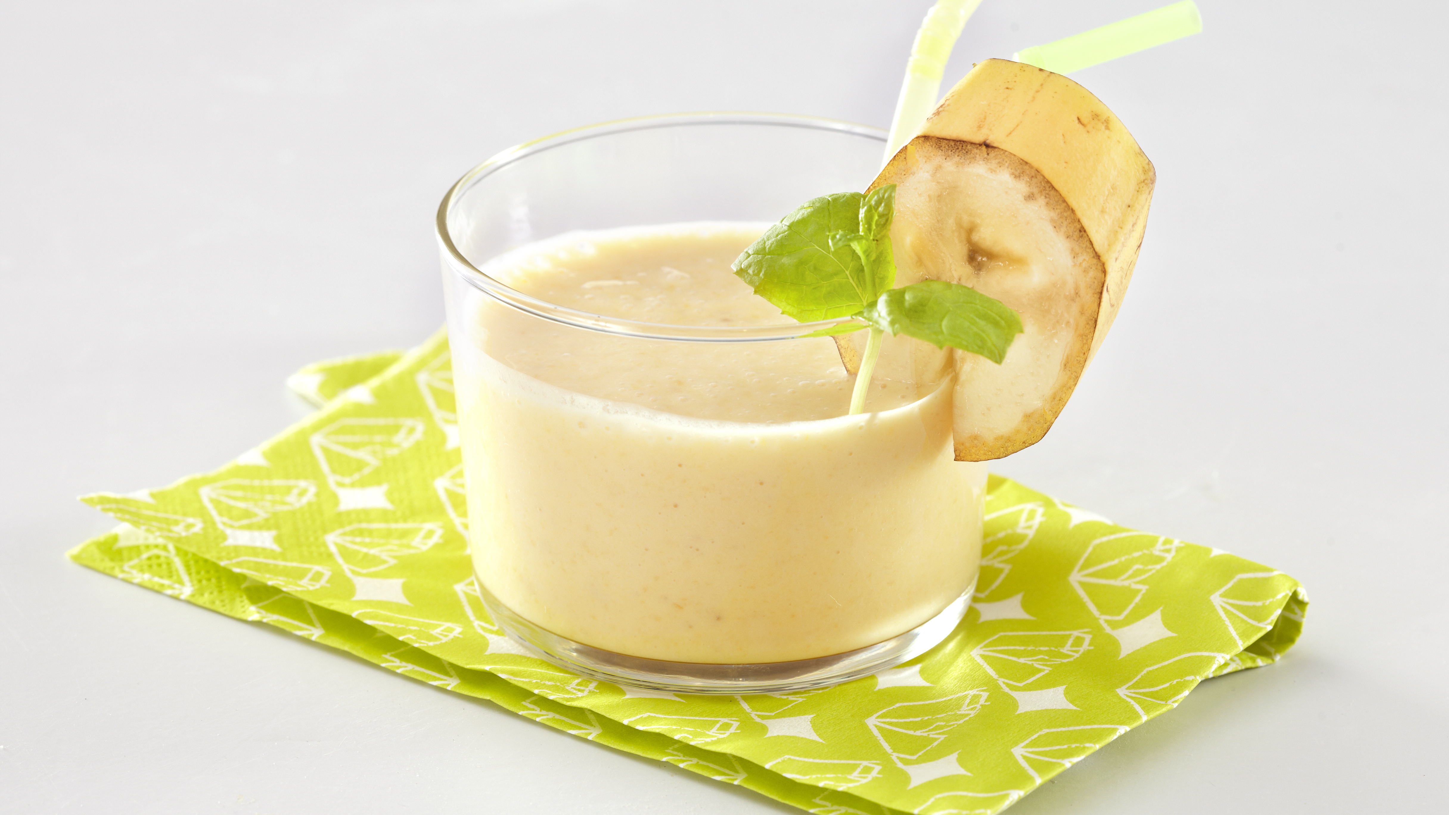 Appelsiini-persikkasmoothie