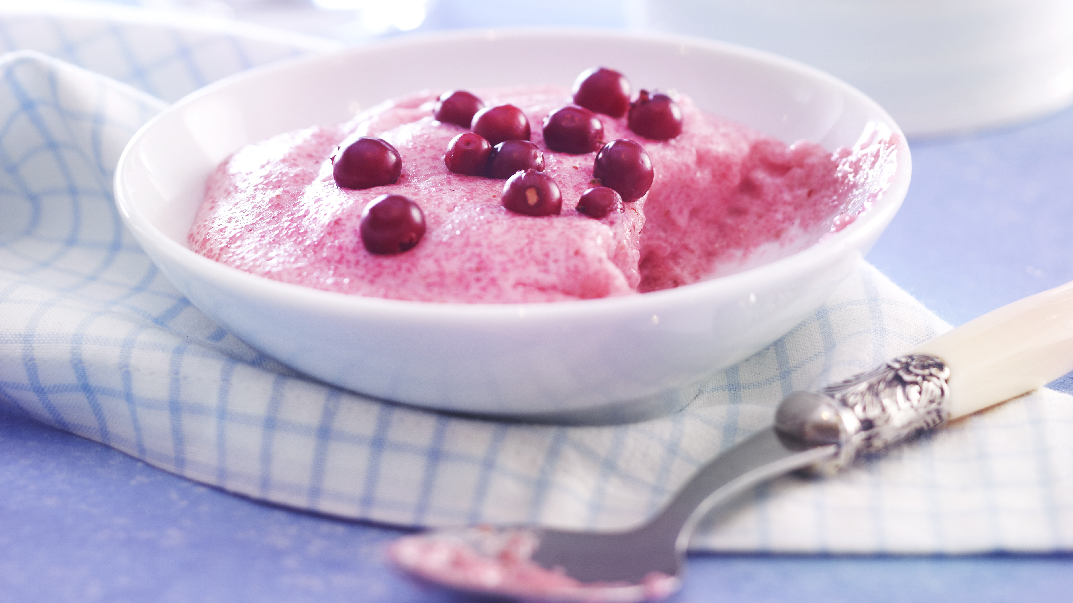 Vispipuuro puolukoista Jälkiruoat Reseptit KRuoka