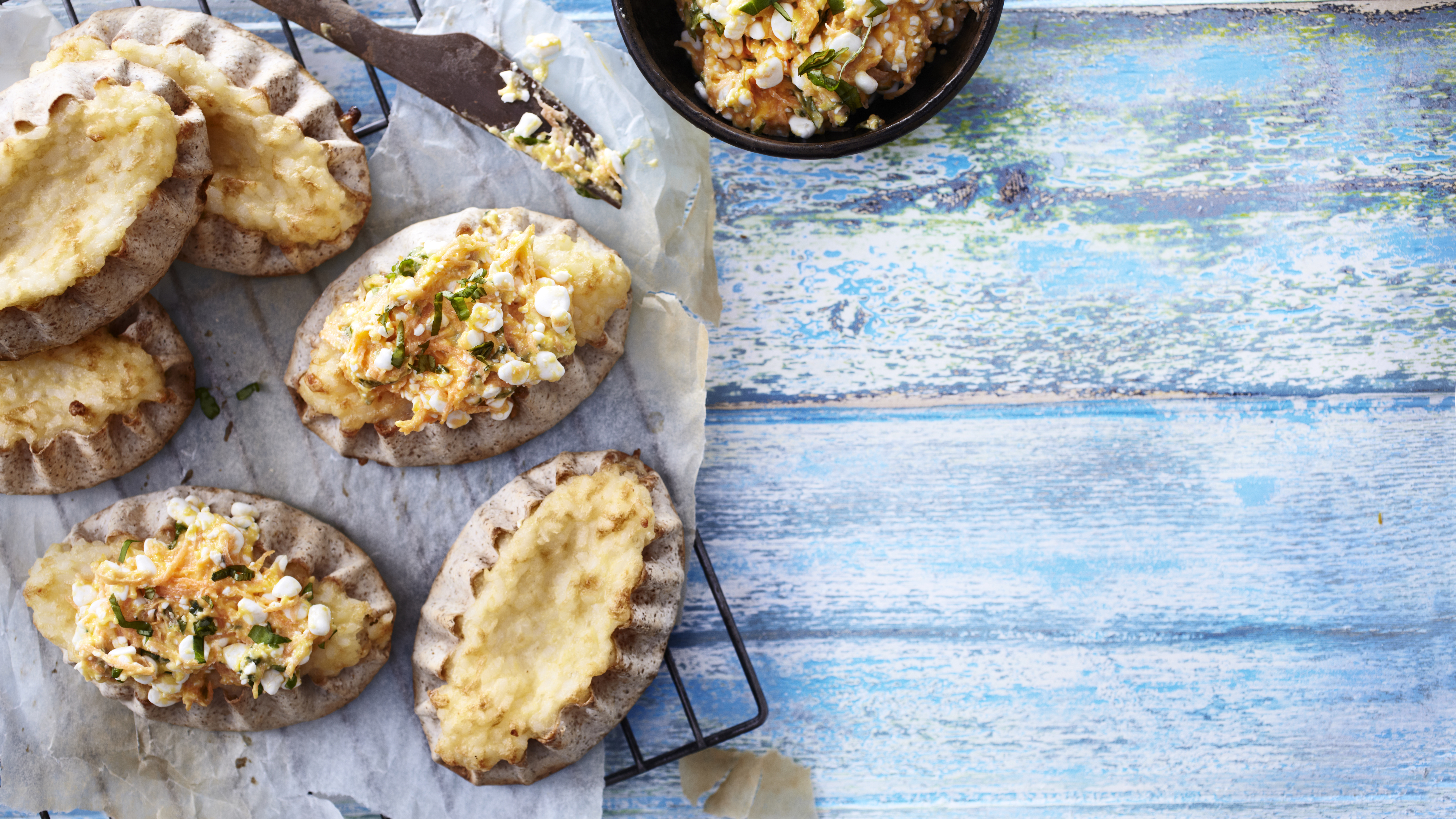 Porkkanalevite karjalanpiirakoille