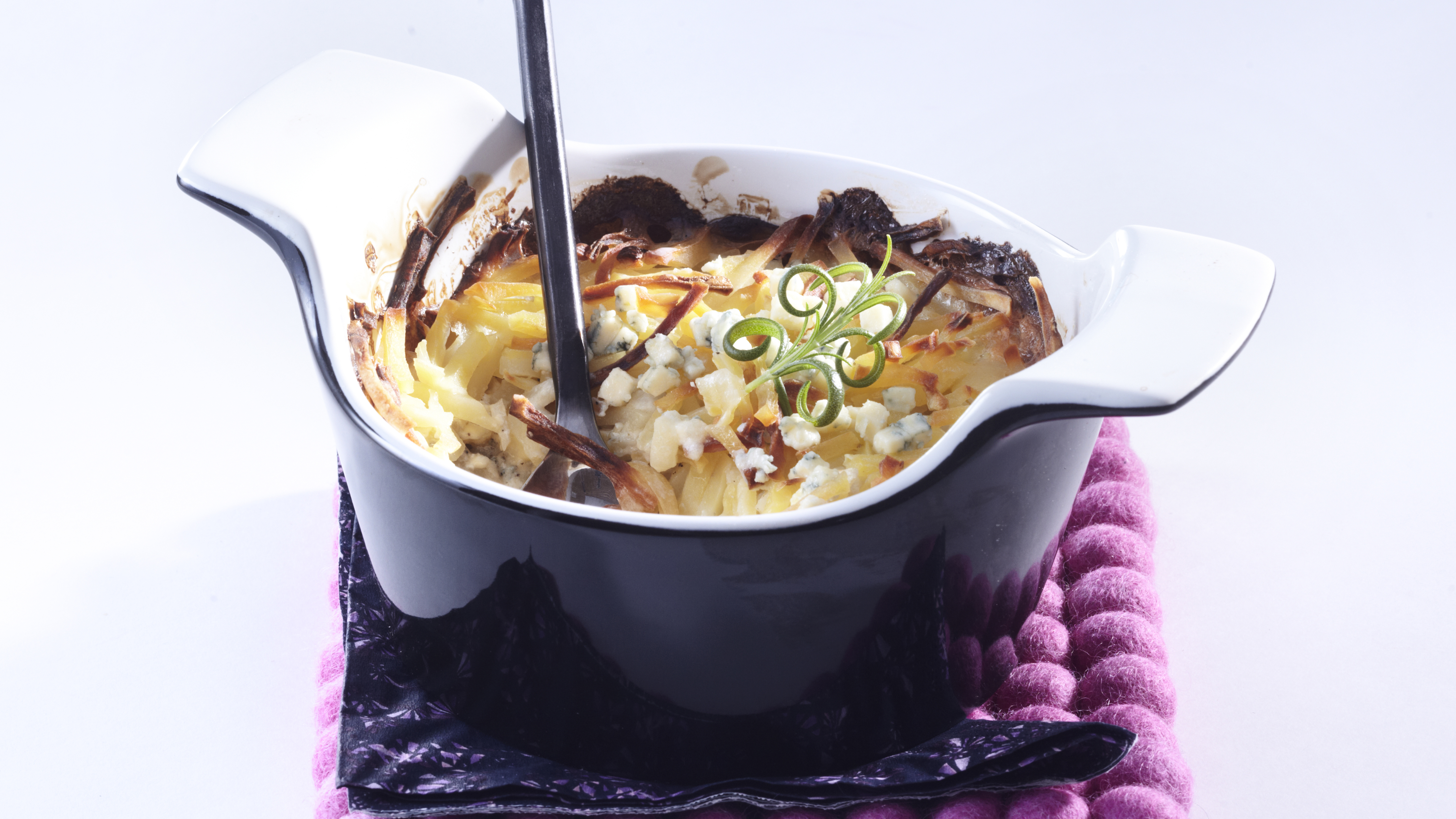 Sinihomejuustoperunat