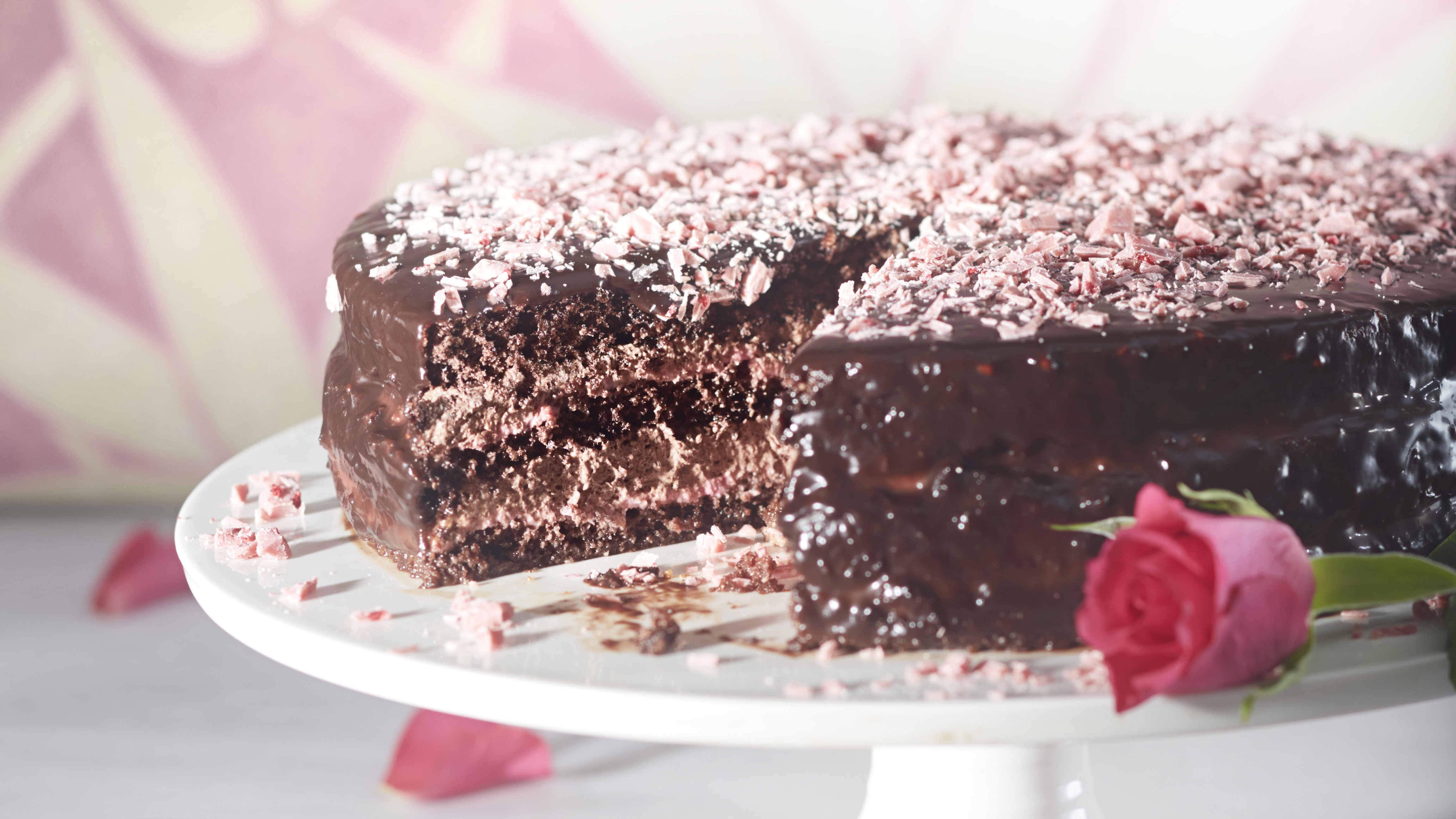 Vadelma-suklaatäytekakku