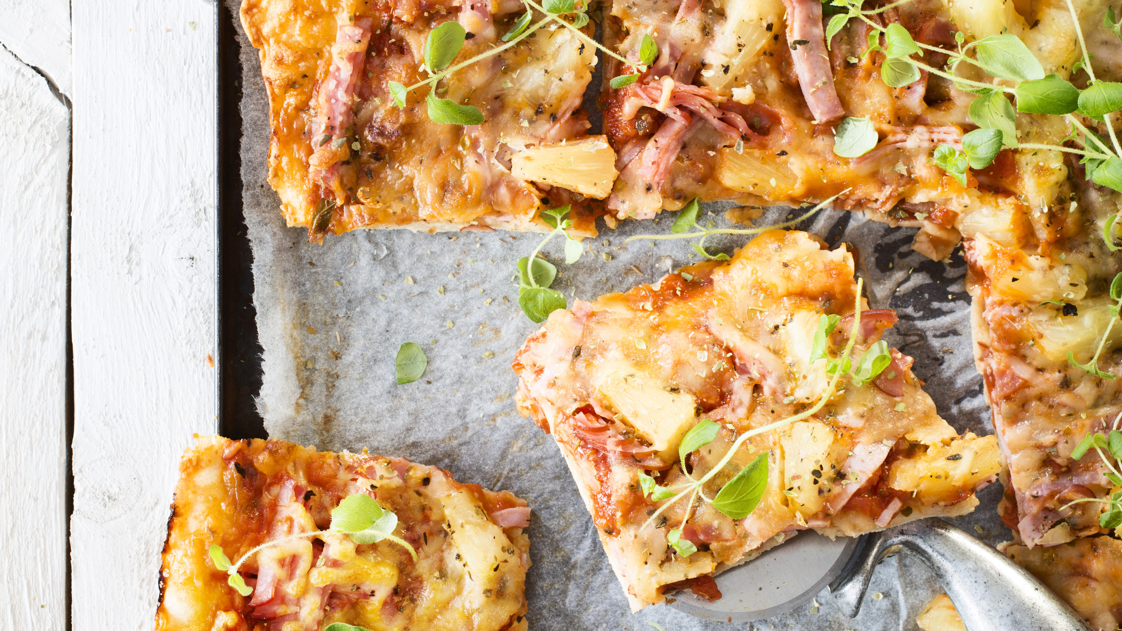 Kinkku-ananaspizza, pellillinen