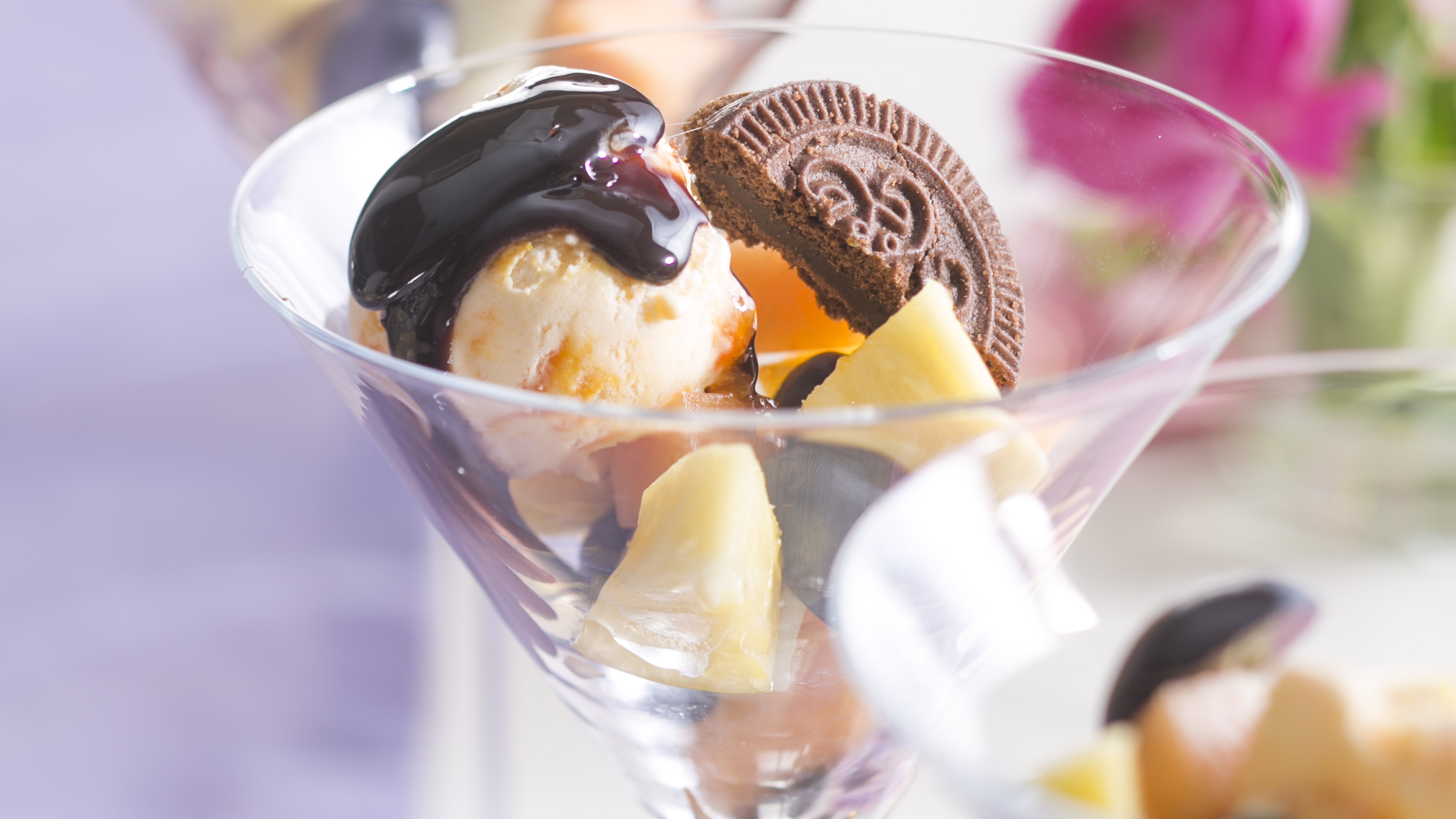 Hedelmäinen appelsiini-suklaajäätelö