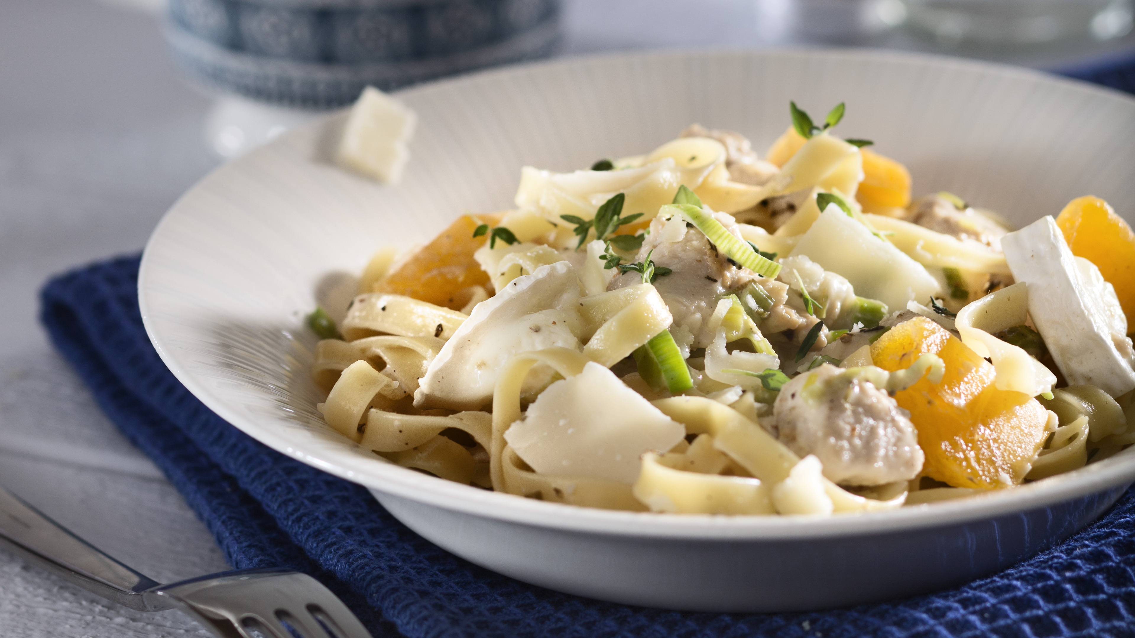 Vuohenjuusto-broileripasta