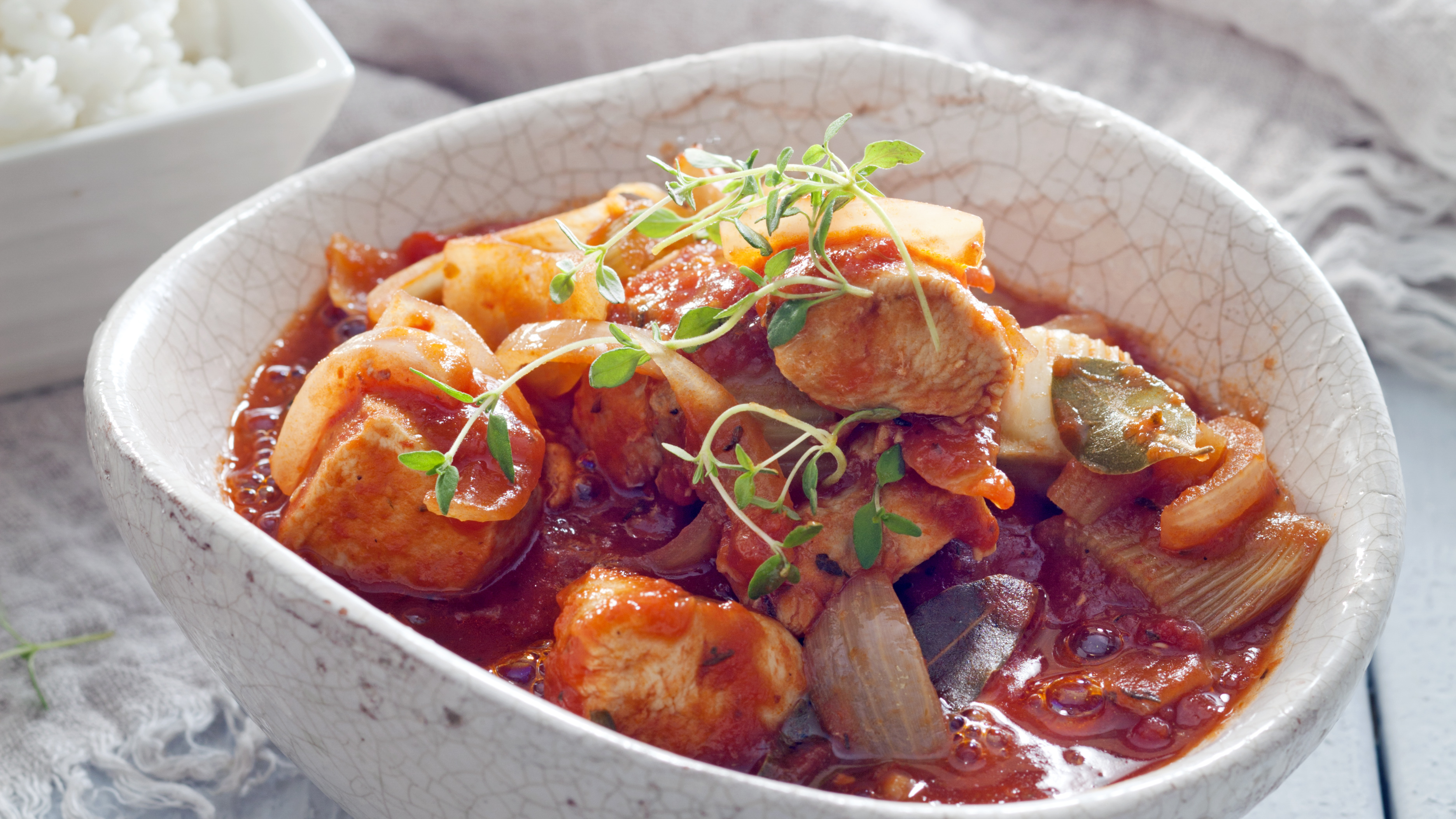 Punainen broileri-fenkolipata