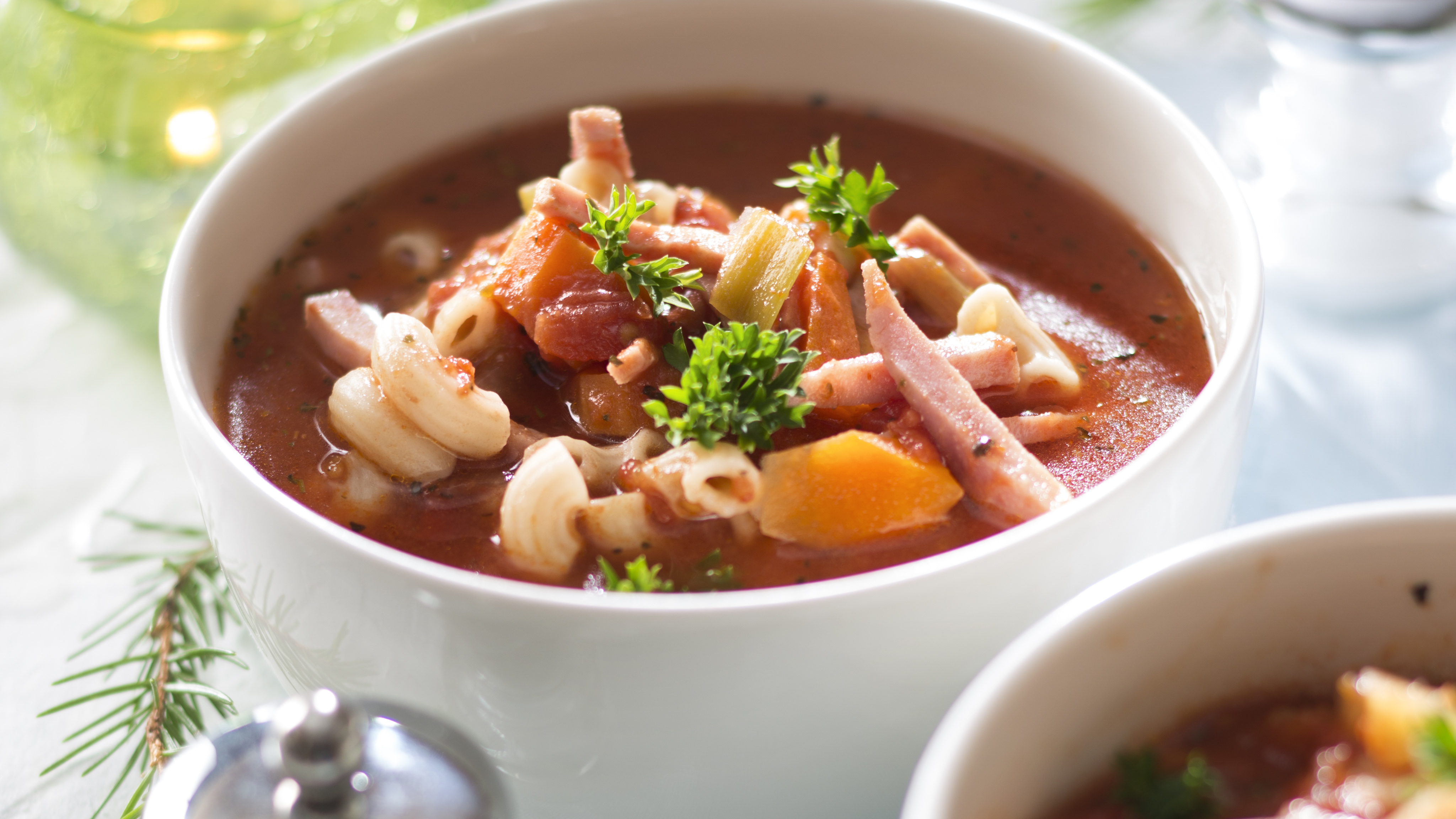 Juures-kinkkuminestrone