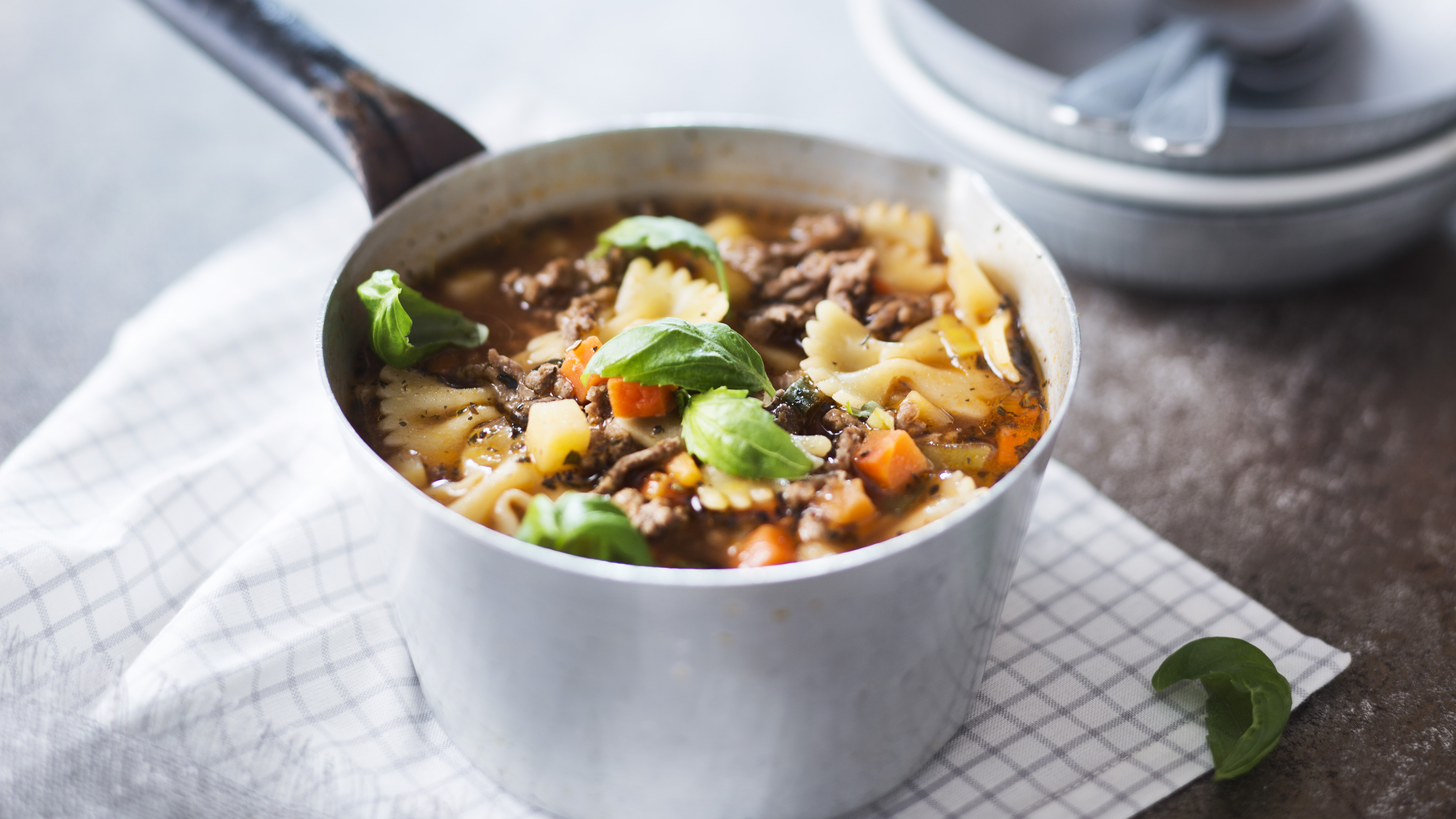 Helppo jauhelihakeitto