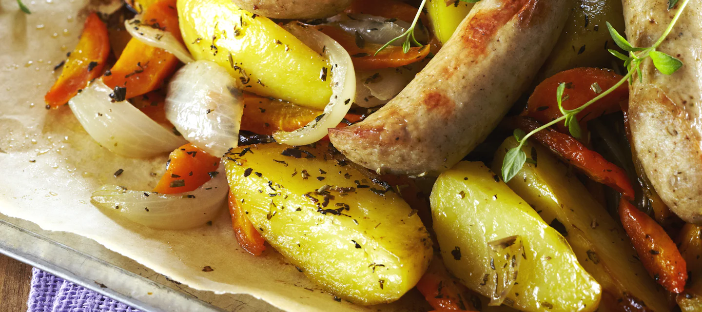 Uunijuurekset ja -bratwurstit