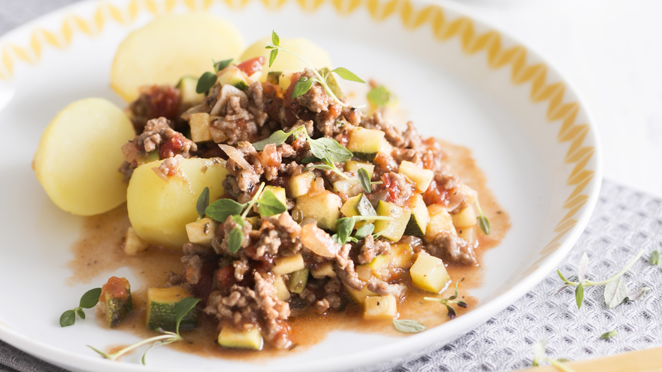 Kesäkurpitsa-jauhelihakastike